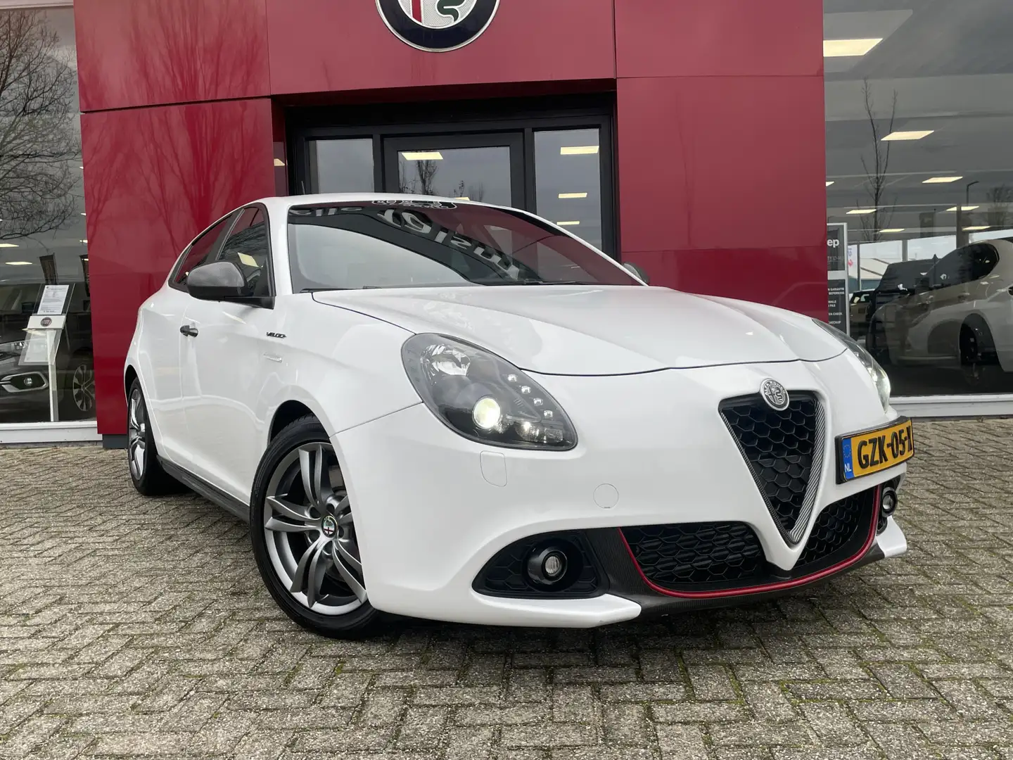 Alfa Romeo Giulietta 1.4 Turbo MultiAir Super | Xenon | Stoelverwarming Wit - 2