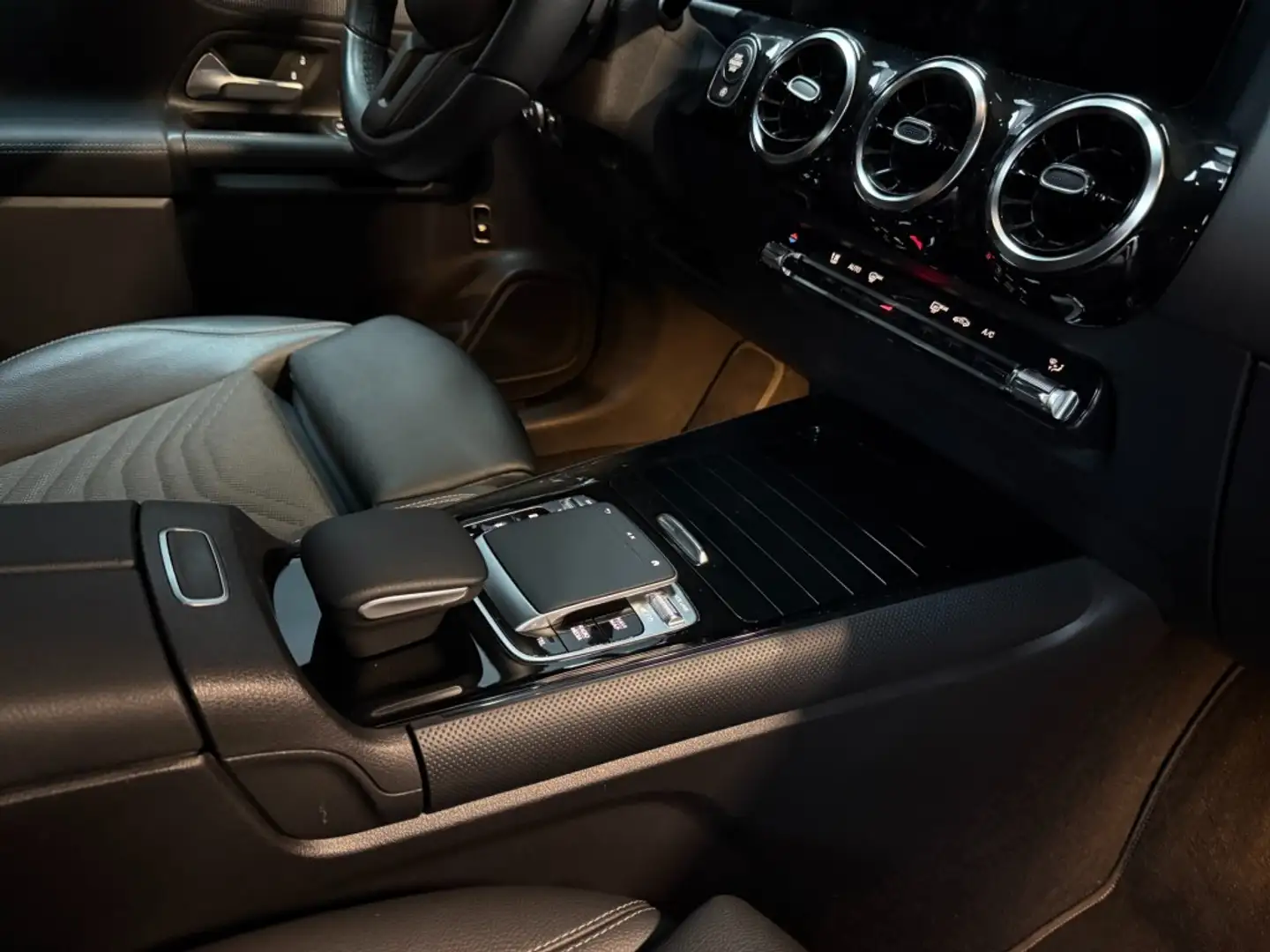 Mercedes-Benz B 180 180 Star Edition Luxury Line 17 inch trekhaak came Zwart - 2