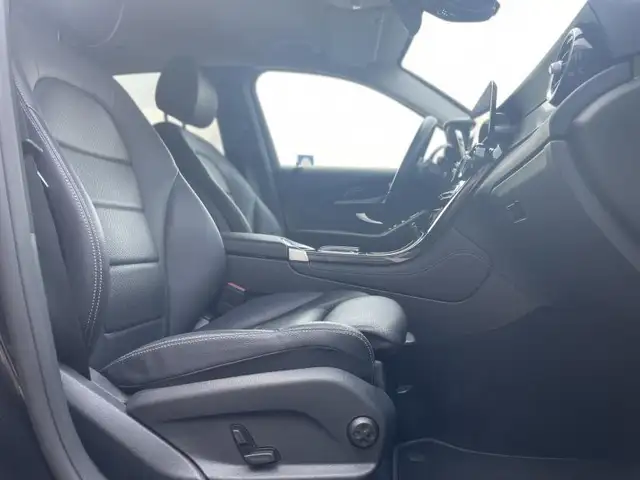 Mercedes-Benz 300 view 4