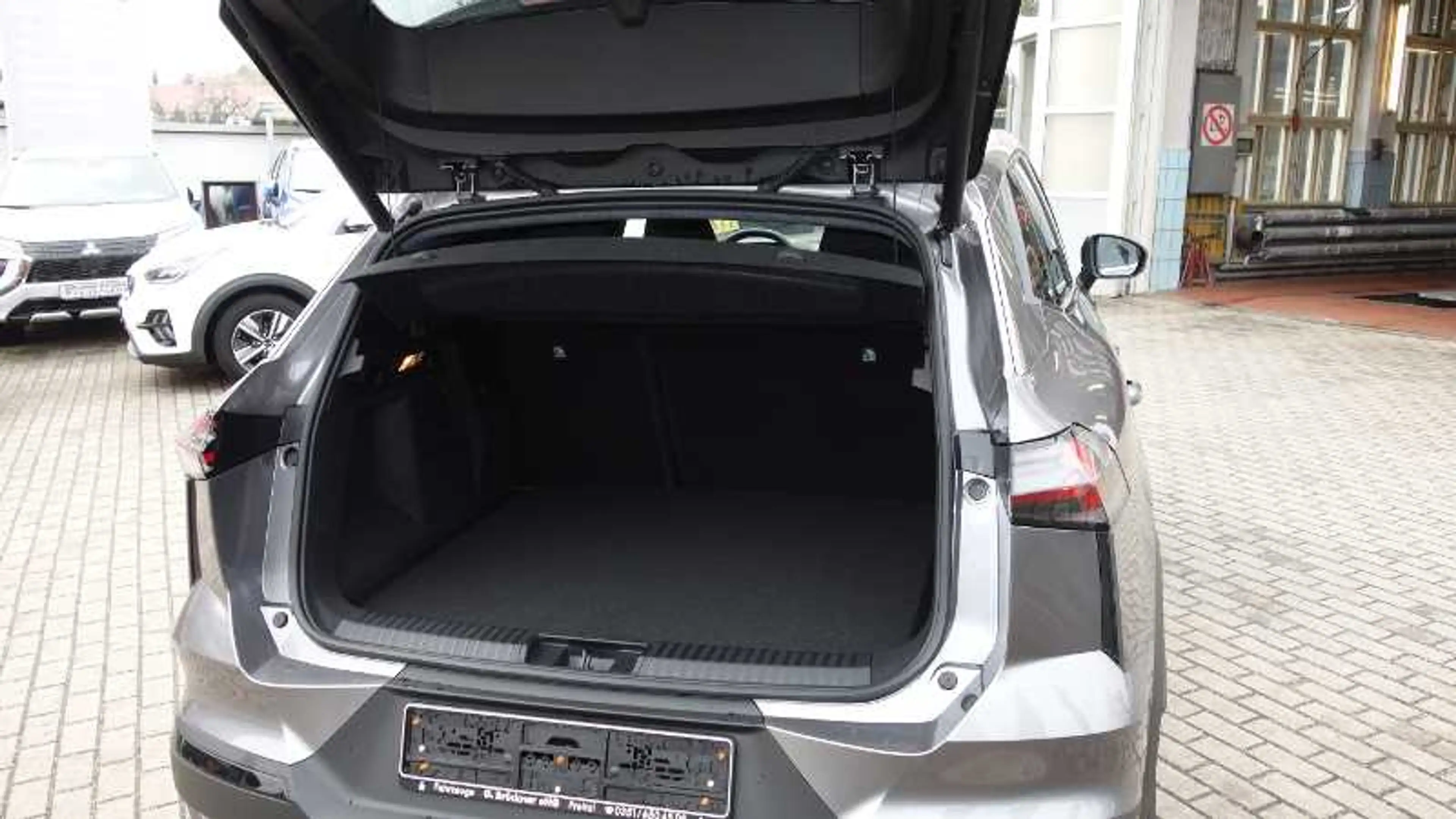 Mitsubishi Grandis Diamant PLUS 1.3 T-Benziner 7-DCT — photo 8