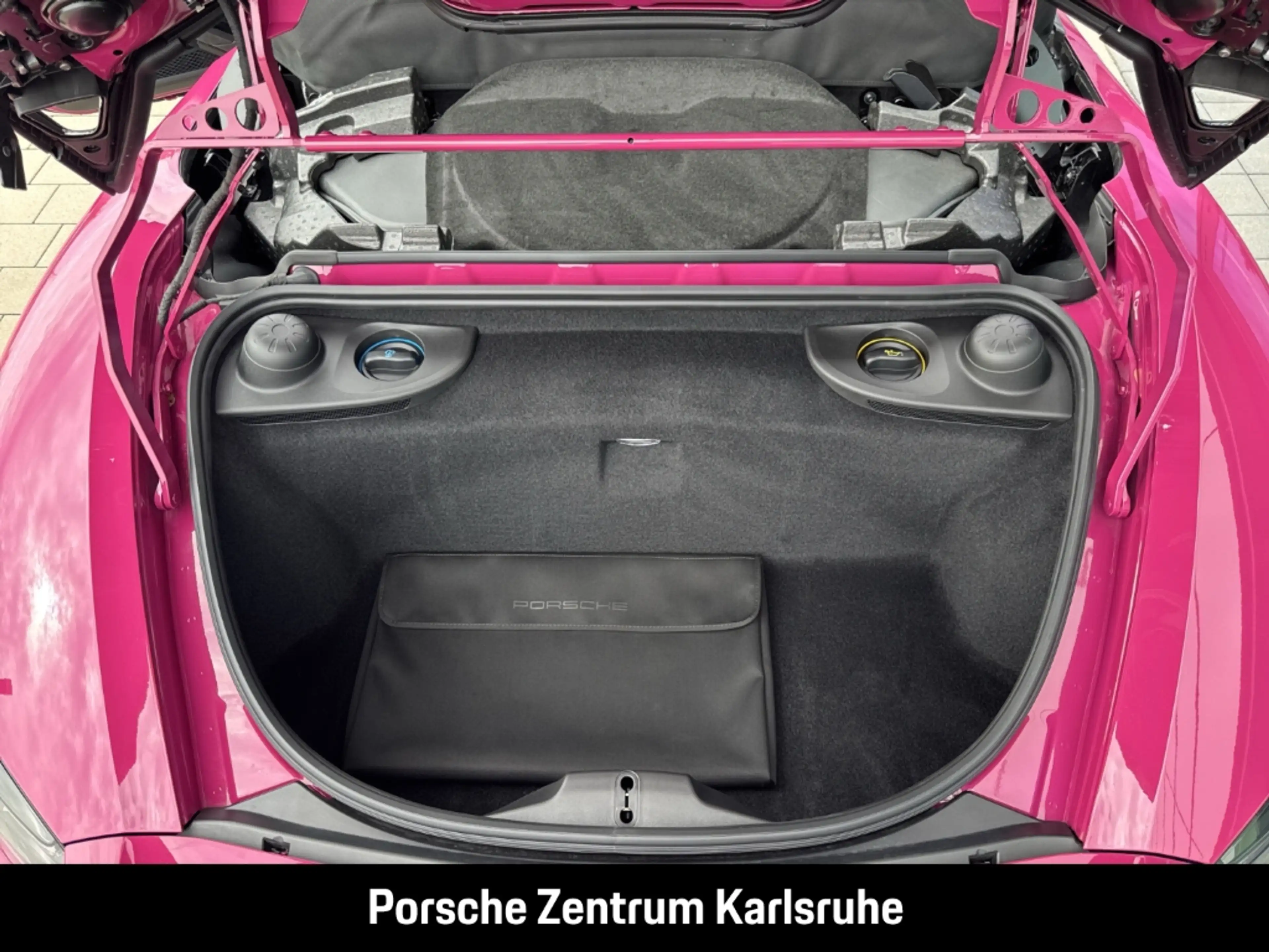 Porsche 718 Spyder RS — photo 13