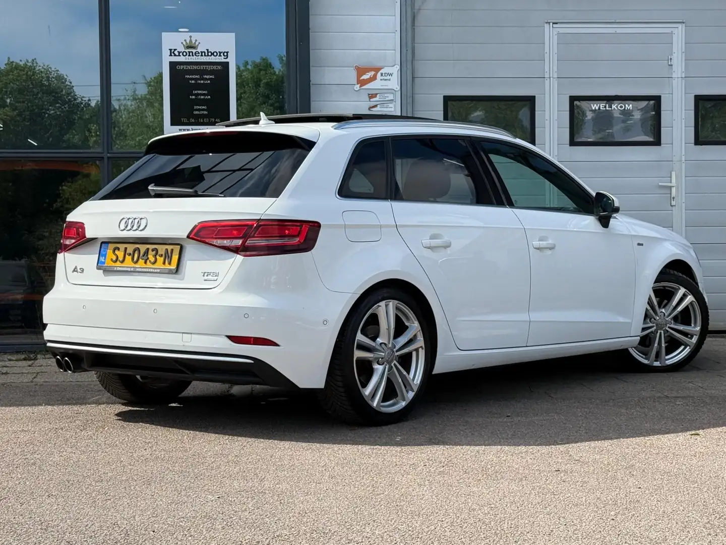 Audi A3 Sportback 1.4 TFSI CoD Sport S Line Edition, PANO, Wit - 2