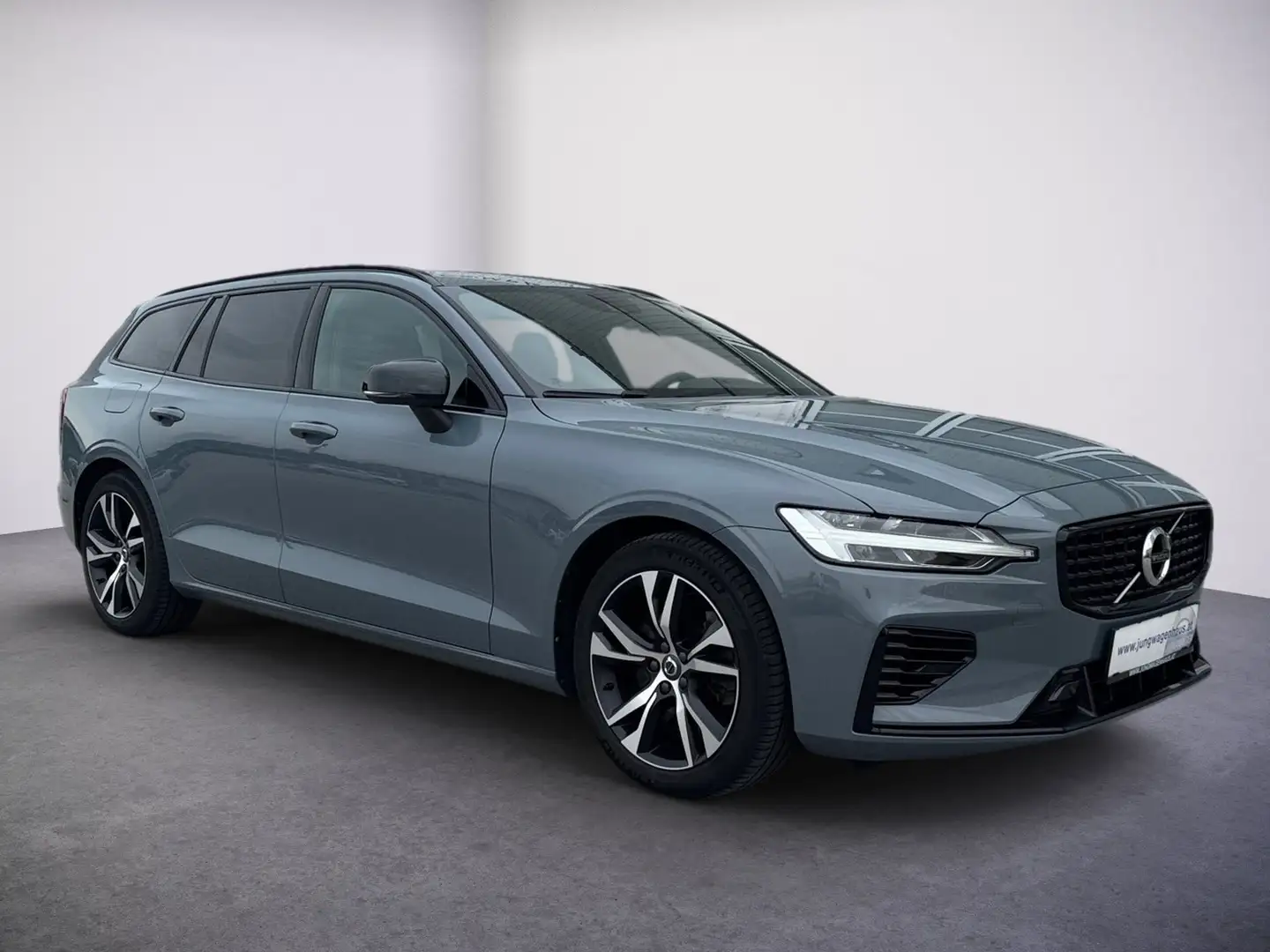 Volvo V60 T6 AWD Plug-In Hybrid R-Design Aut. AHK NP 66.072 Gris - 2