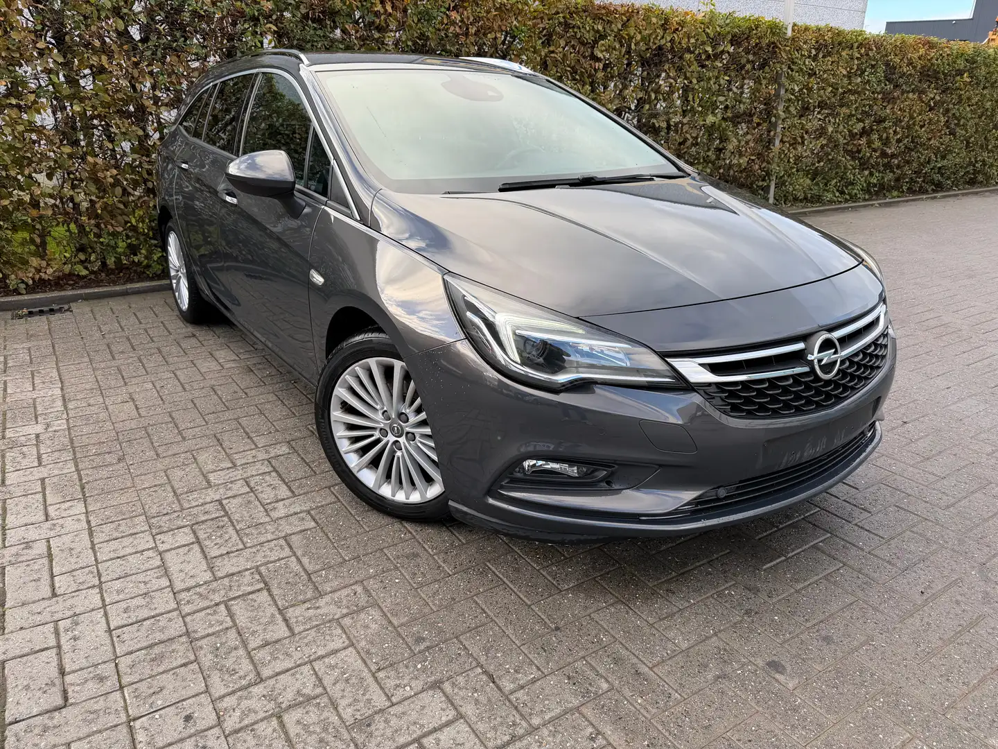 Opel Astra Astra 1.6 CDTi ECOTEC D Edition euro6 Grijs - 1
