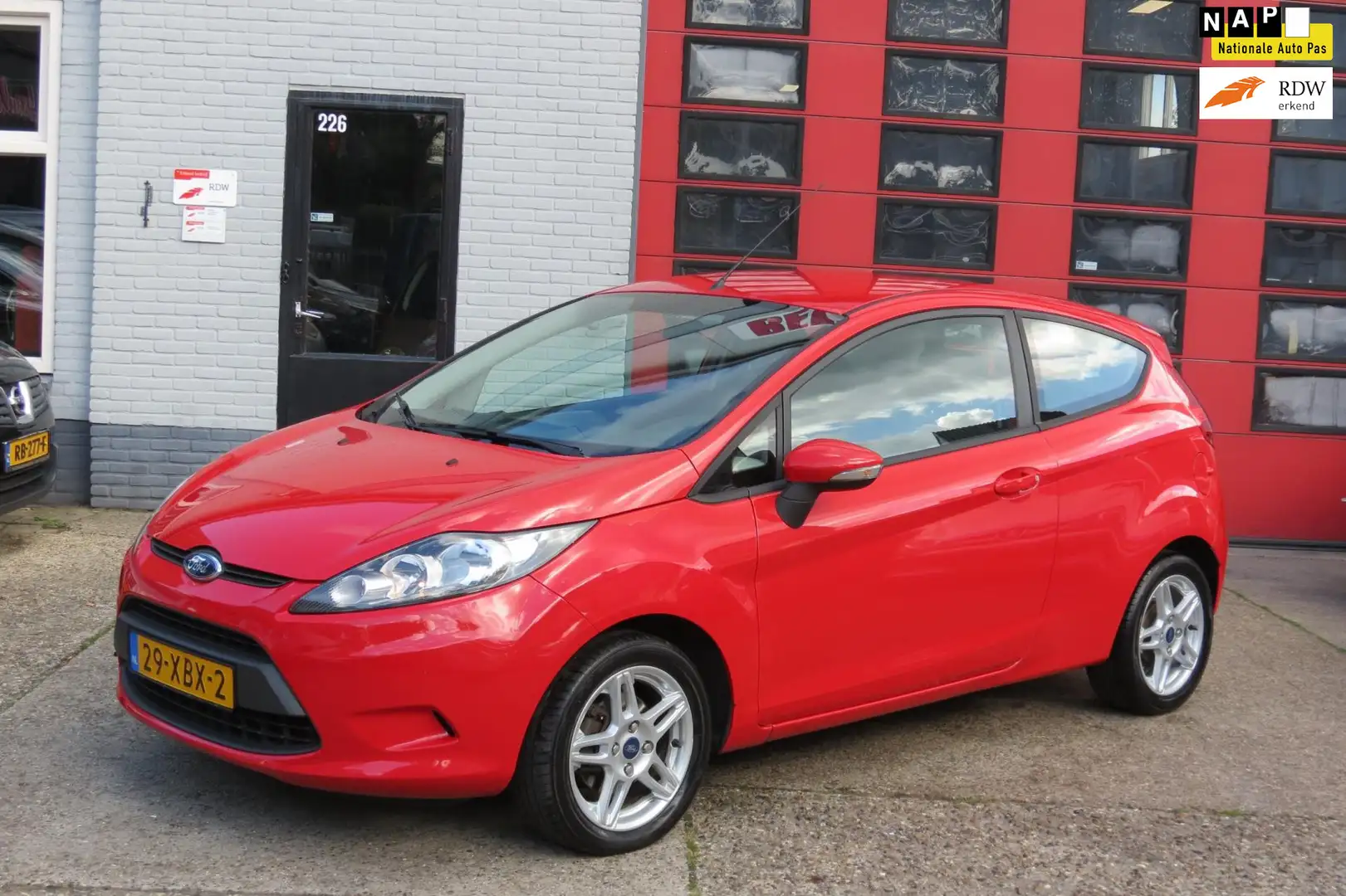 Ford Fiesta 1.25 Champion , AIRCO , LM VELG , TREKHAAK Rood - 1