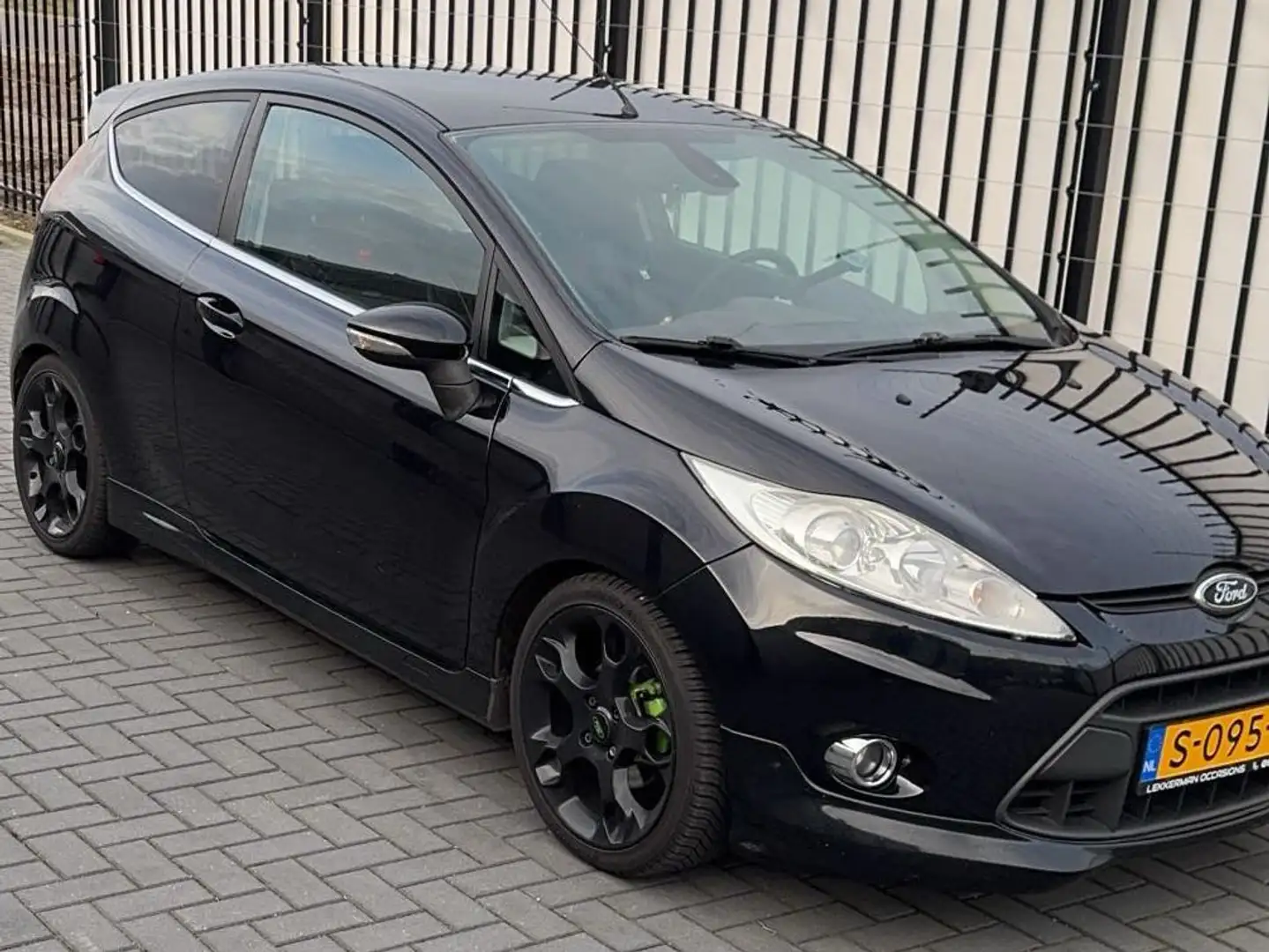 Ford Fiesta Fiesta 1.6 Ghia Zwart - 1