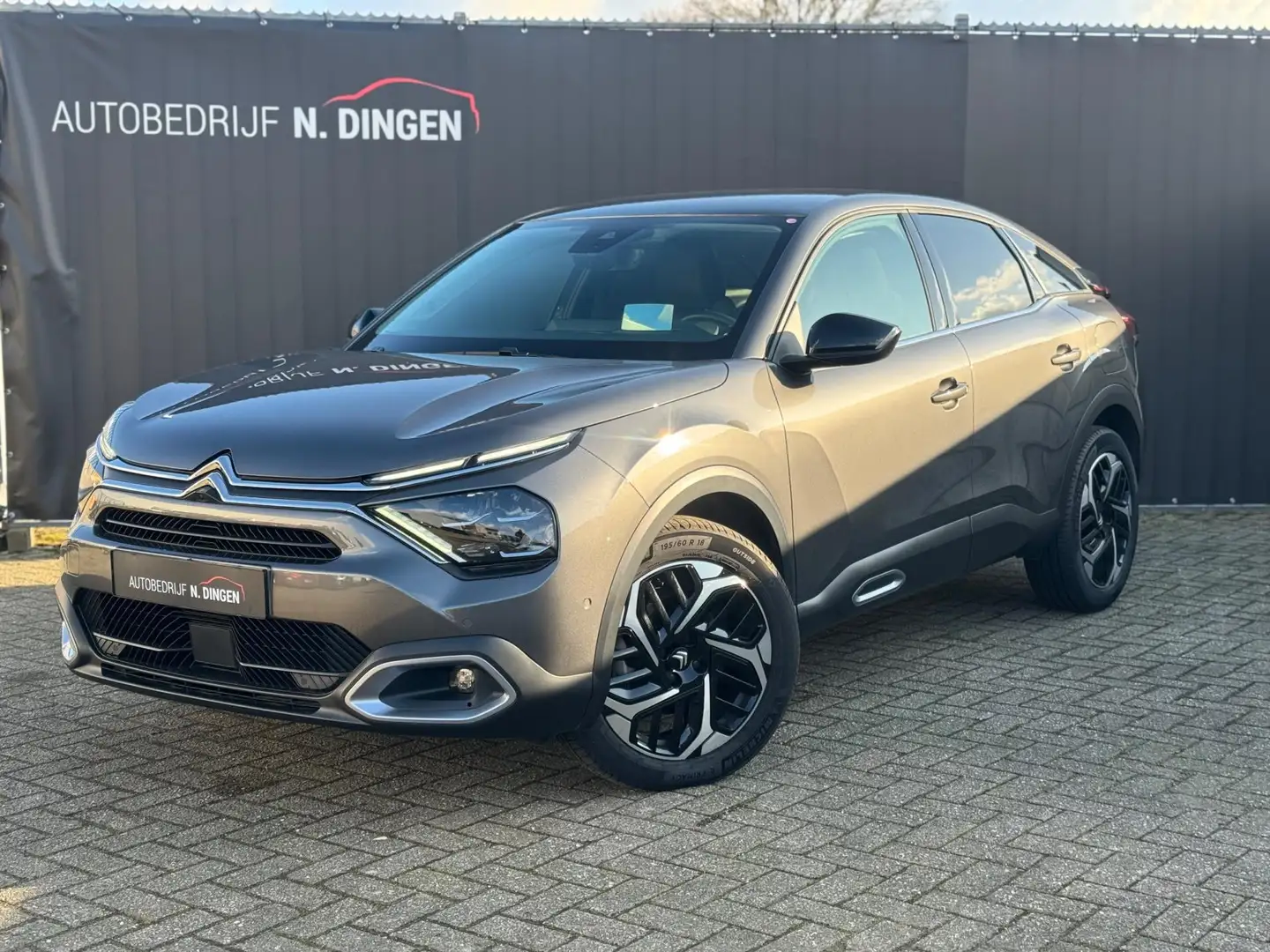 Citroen C4 1.2 Shine Automaat 130pk! Grijs - 1