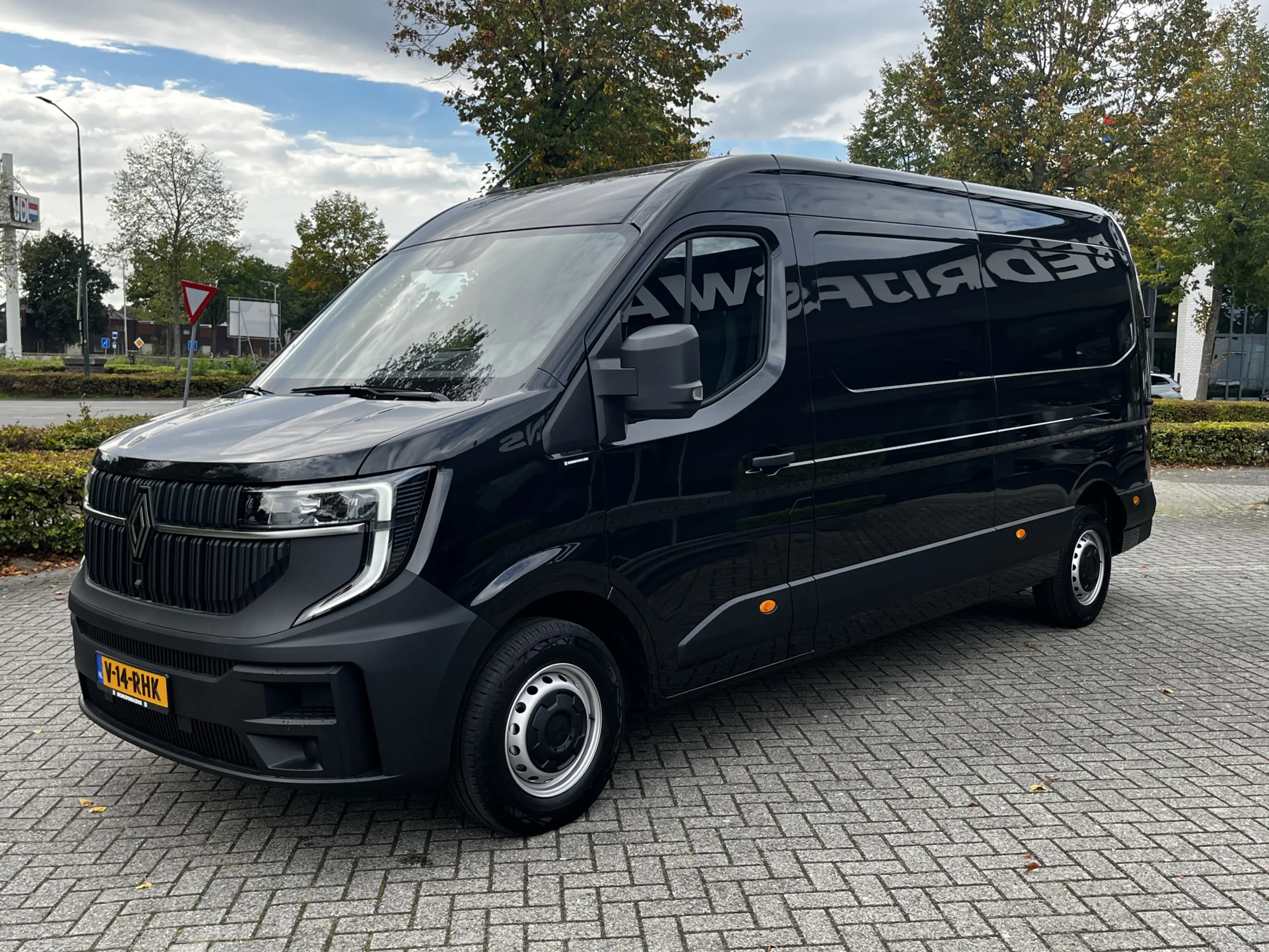 Renault Master E-Tech T35 L2H2 Advance Long Range 87 kWh 143pk | — photo 2
