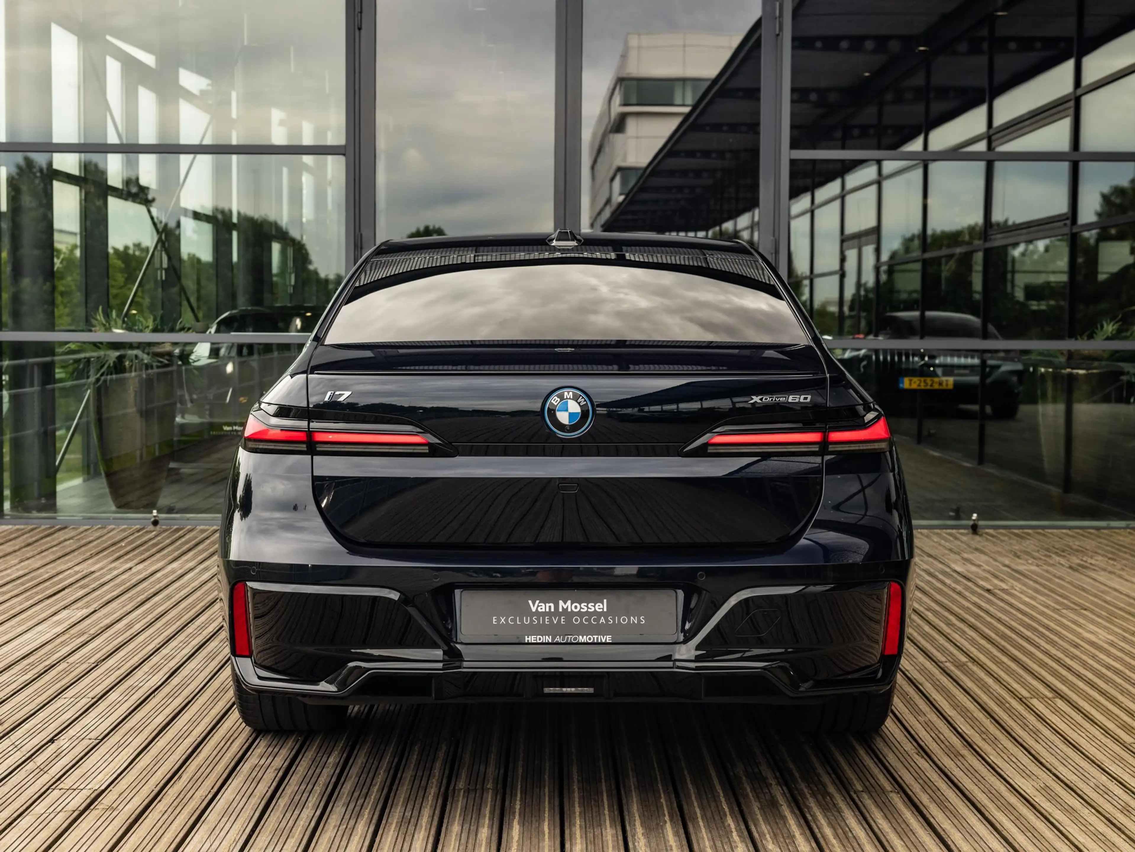 BMW i7 xDrive60 106 kWh | M-SPORT | SKYLOUNGE PANORAMADAK — photo 5