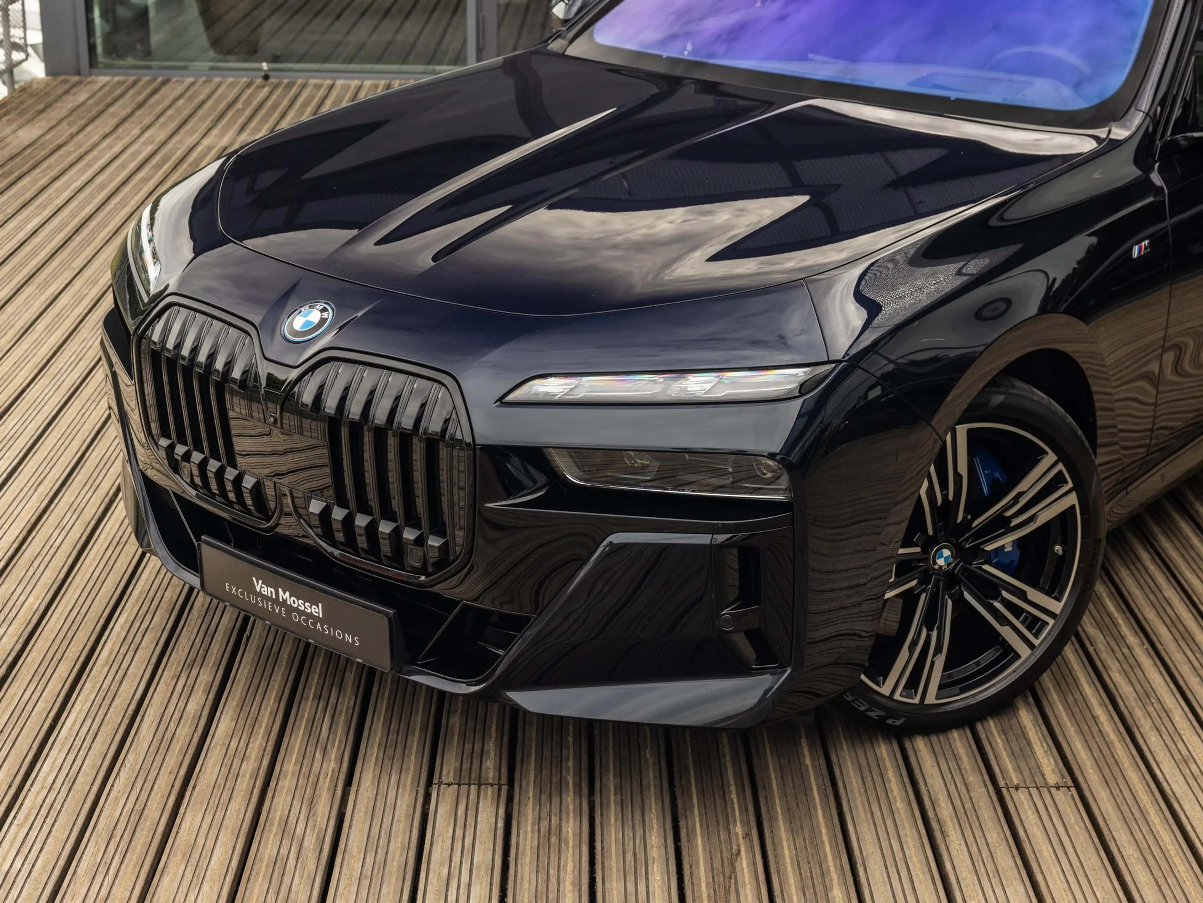 BMW i7 xDrive60 106 kWh | M-SPORT | SKYLOUNGE PANORAMADAK — photo 7