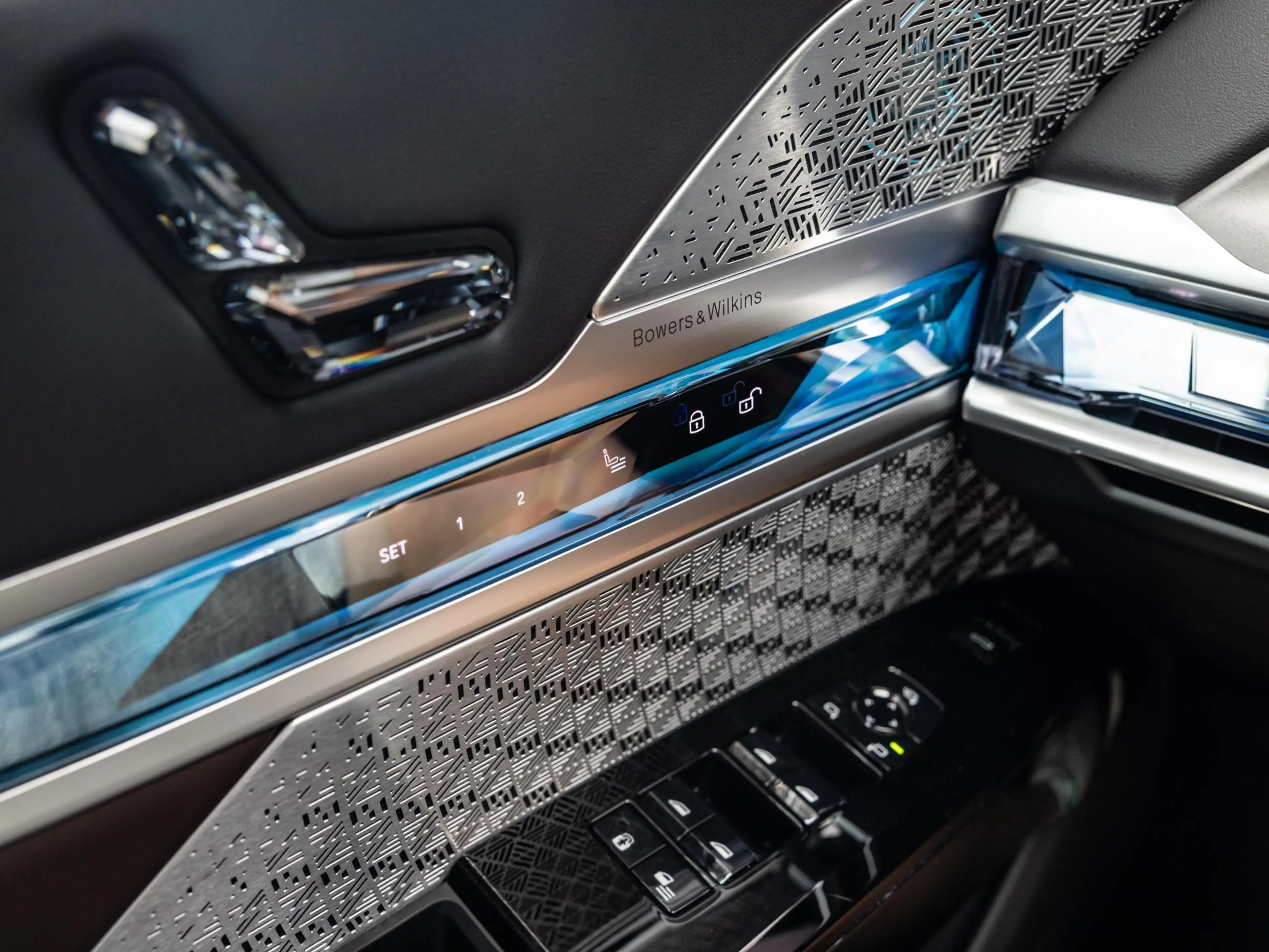 BMW i7 xDrive60 106 kWh | M-SPORT | SKYLOUNGE PANORAMADAK — photo 14