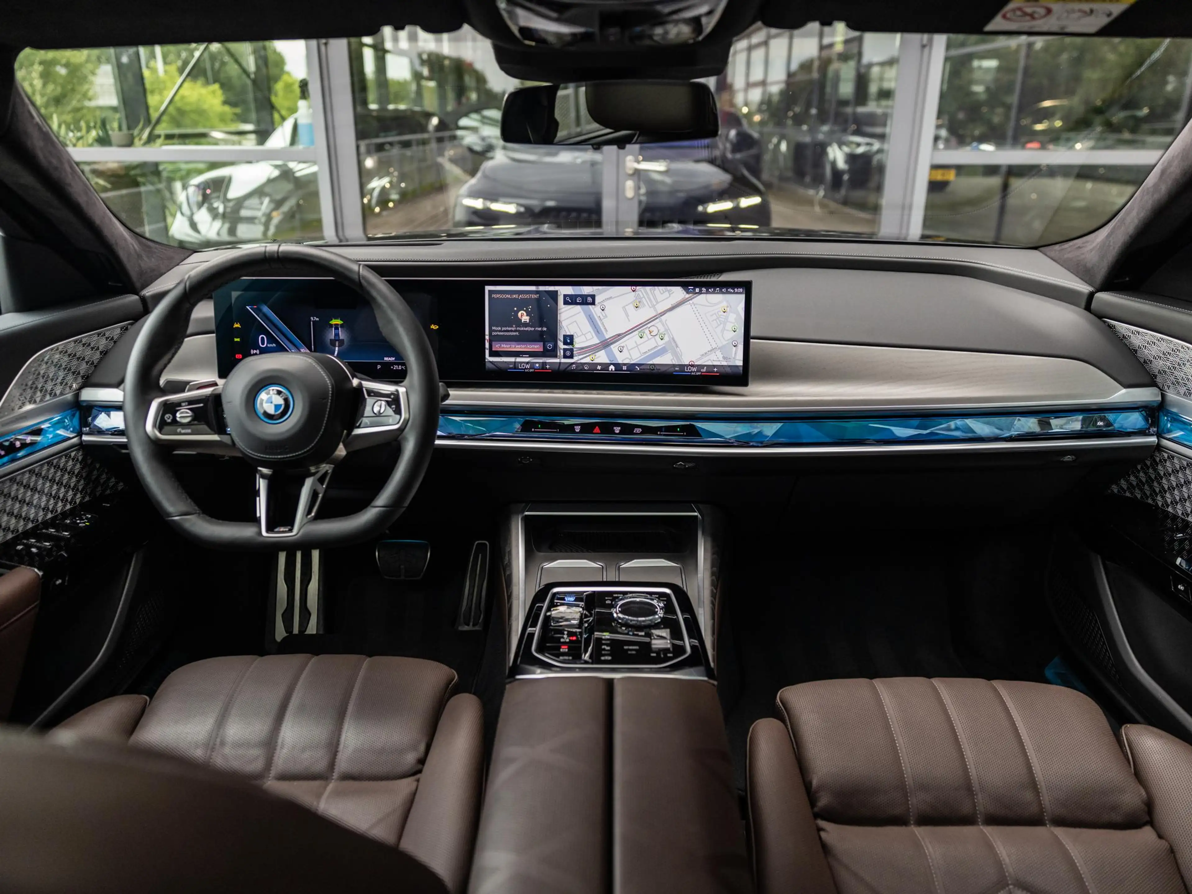 BMW i7 xDrive60 106 kWh | M-SPORT | SKYLOUNGE PANORAMADAK — photo 11