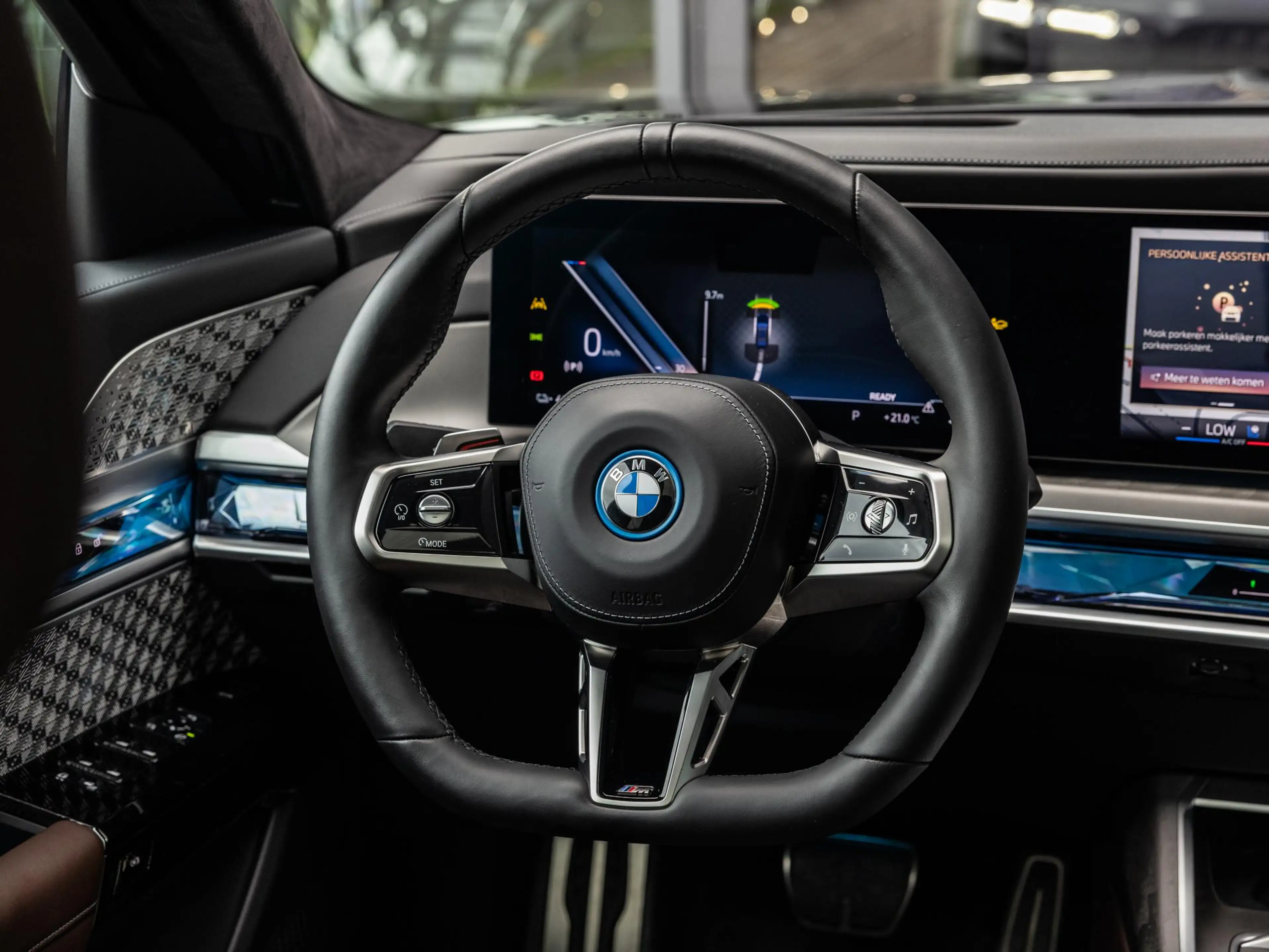 BMW i7 xDrive60 106 kWh | M-SPORT | SKYLOUNGE PANORAMADAK — photo 12