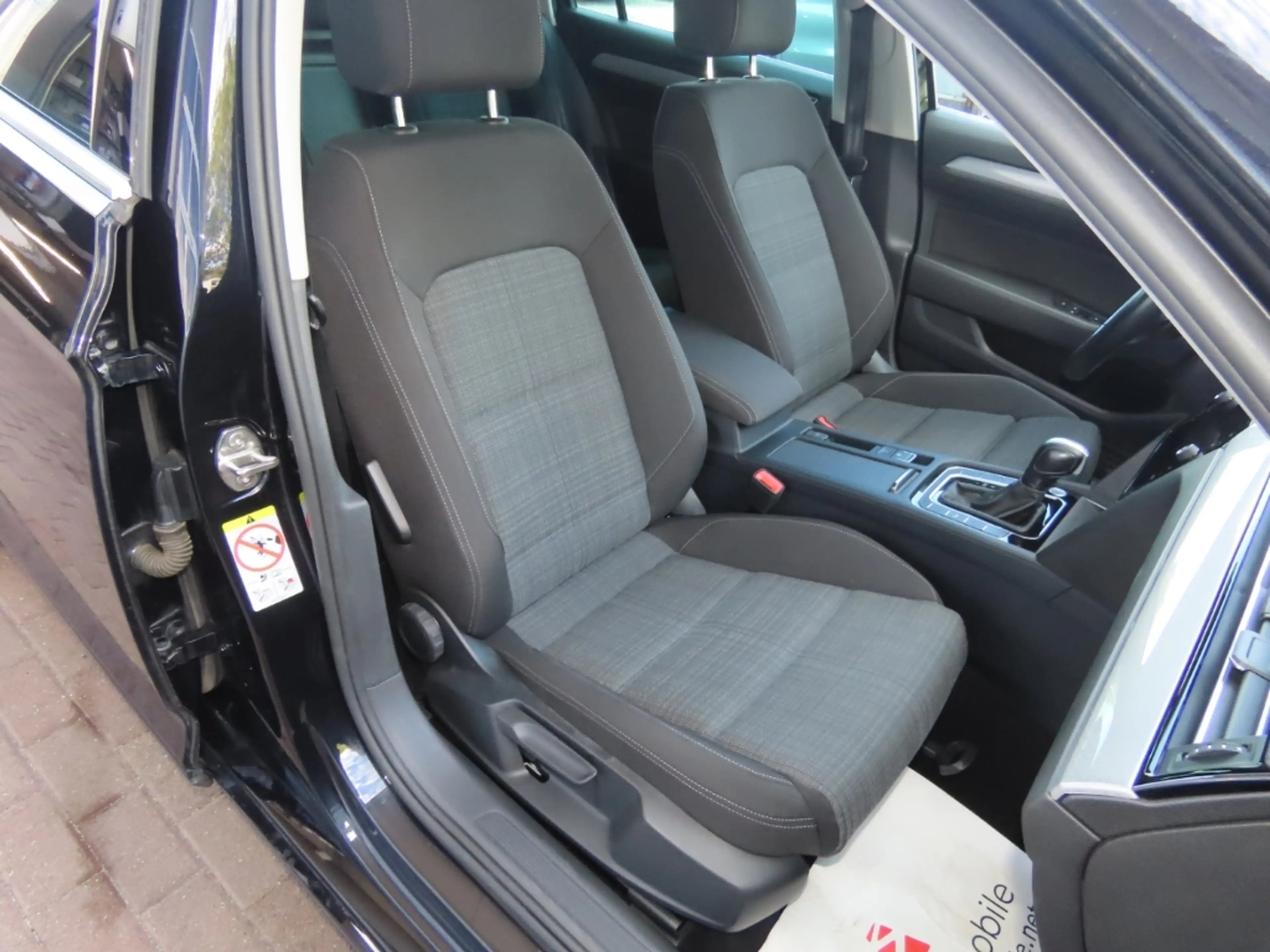 Volkswagen Passat Variant 1.Hd*Navi*ACC*Massage*Kamera*AHK — photo 18