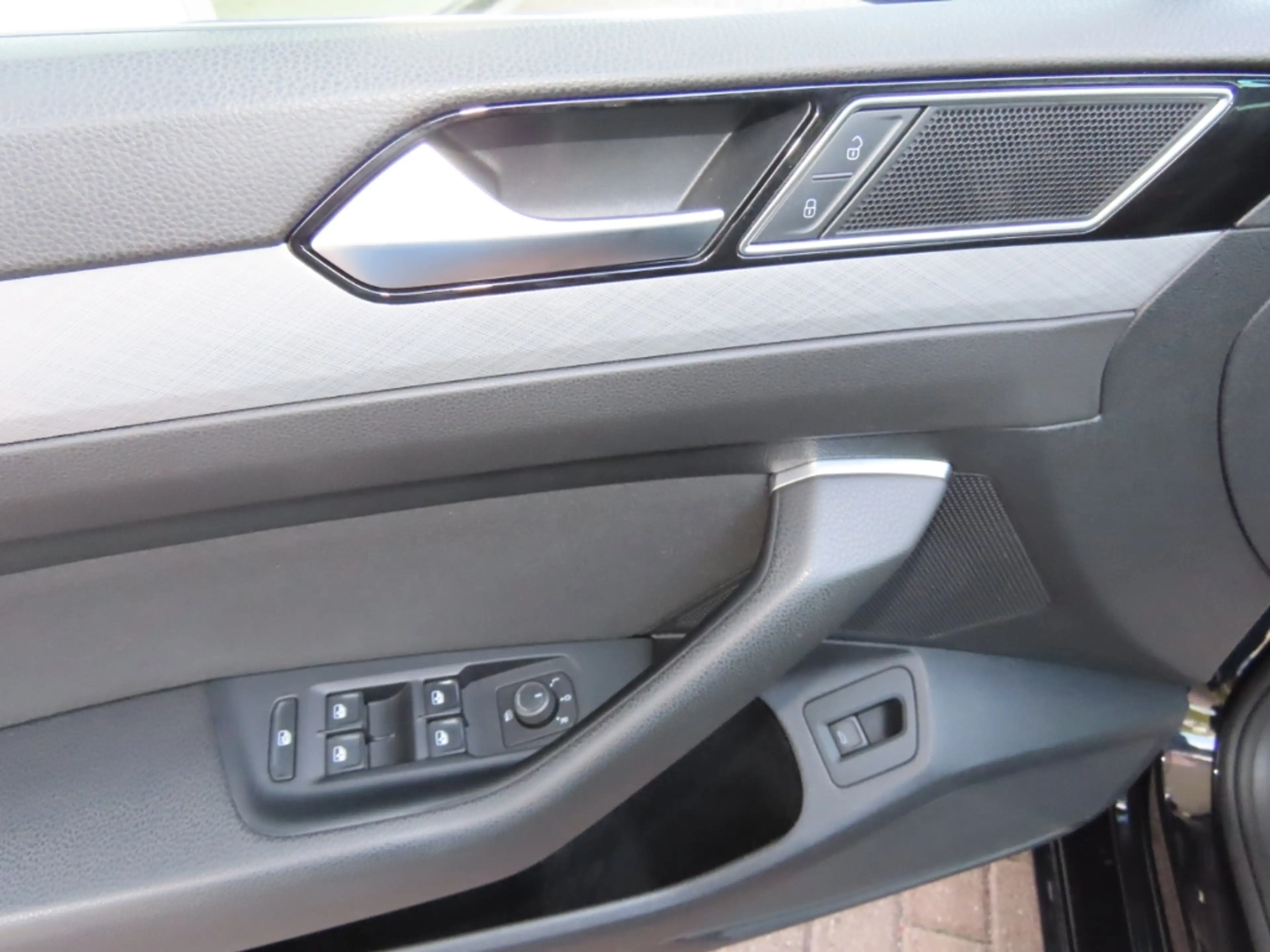 Volkswagen Passat Variant 1.Hd*Navi*ACC*Massage*Kamera*AHK — photo 8