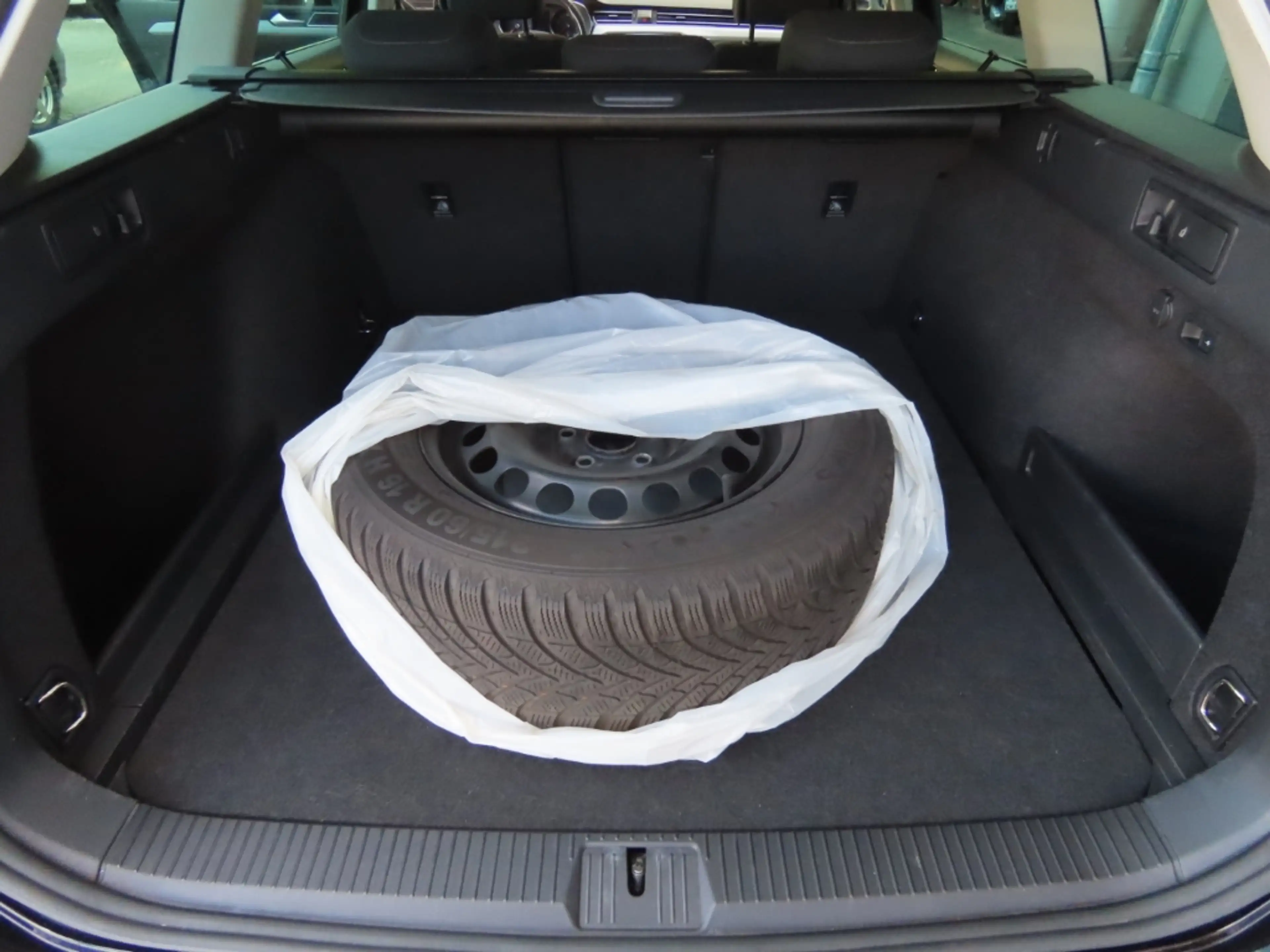 Volkswagen Passat Variant 1.Hd*Navi*ACC*Massage*Kamera*AHK — photo 39