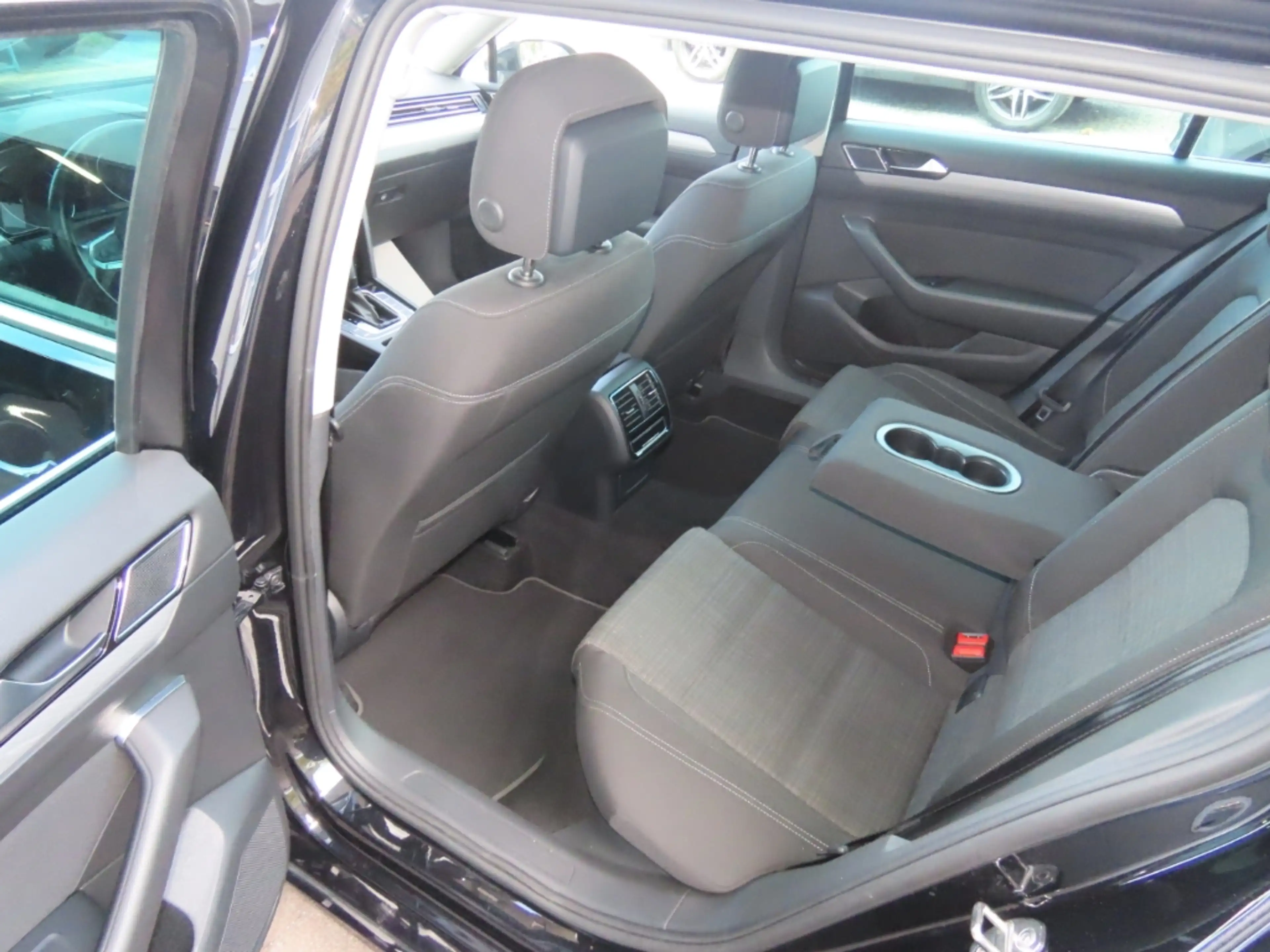 Volkswagen Passat Variant 1.Hd*Navi*ACC*Massage*Kamera*AHK — photo 19