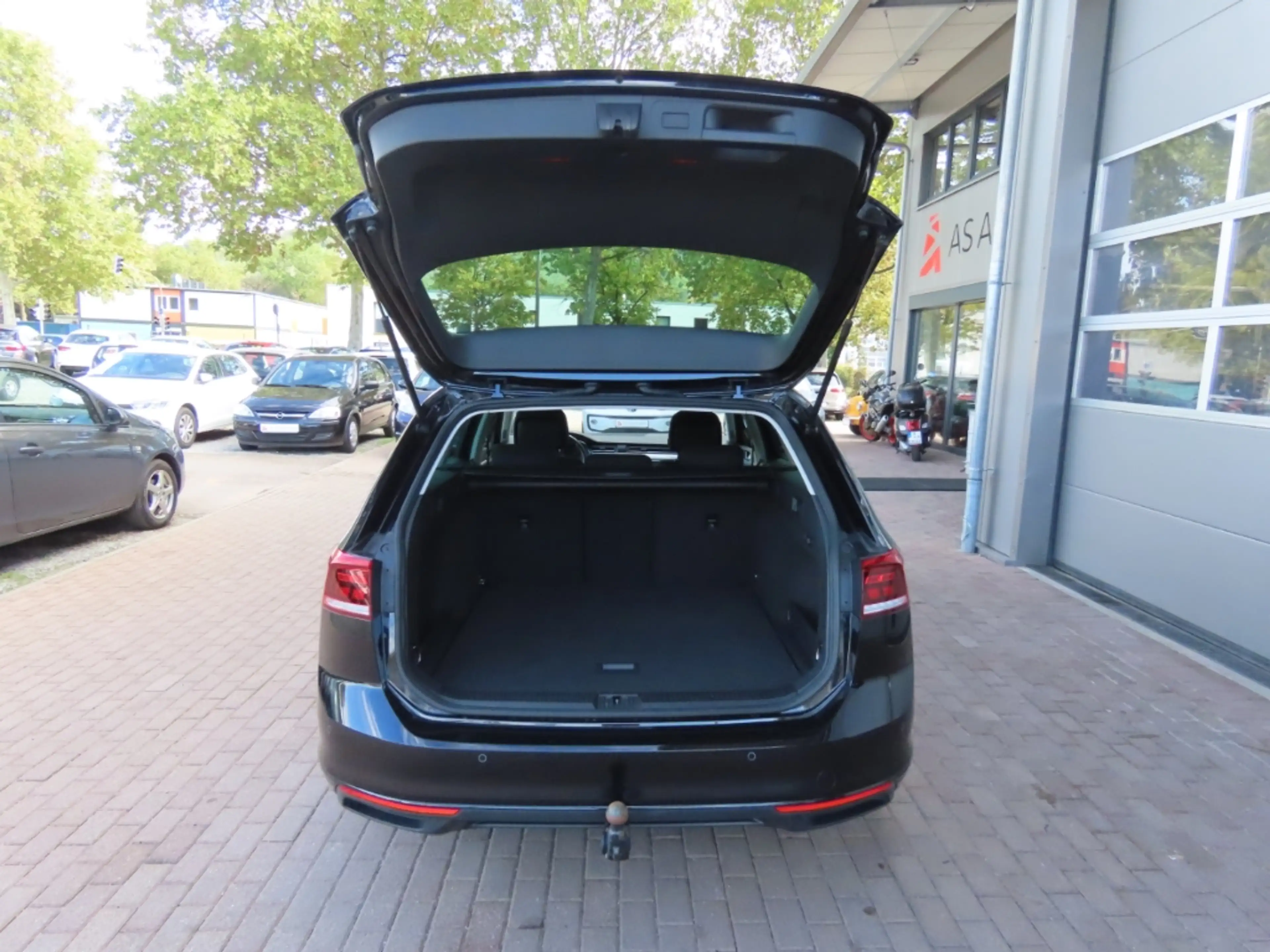 Volkswagen Passat Variant 1.Hd*Navi*ACC*Massage*Kamera*AHK — photo 23