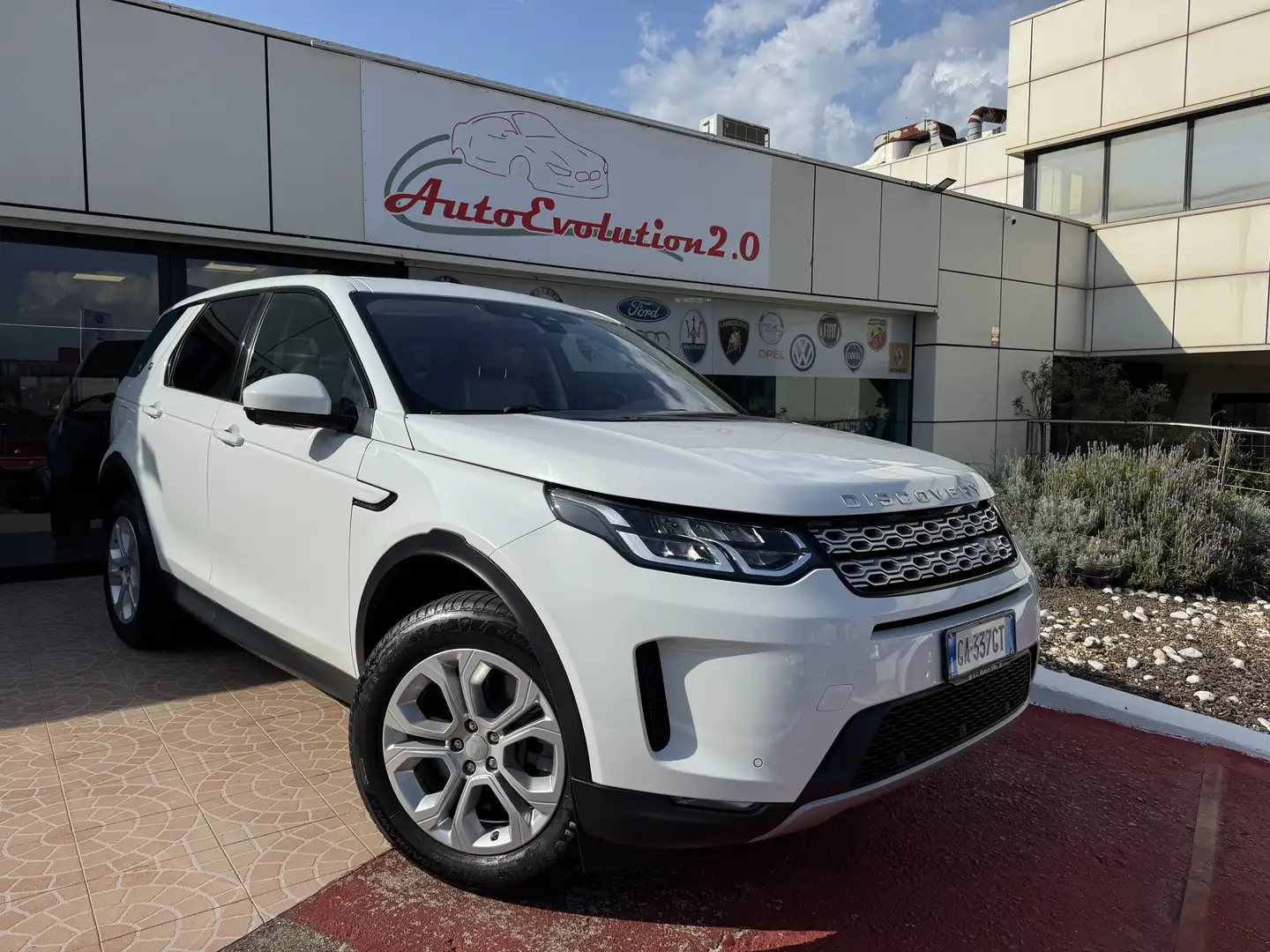 Land Rover Discovery Sport I 2020 2.0d i4 mhev R-Dynamic awd 150cv auto Bianco - 1