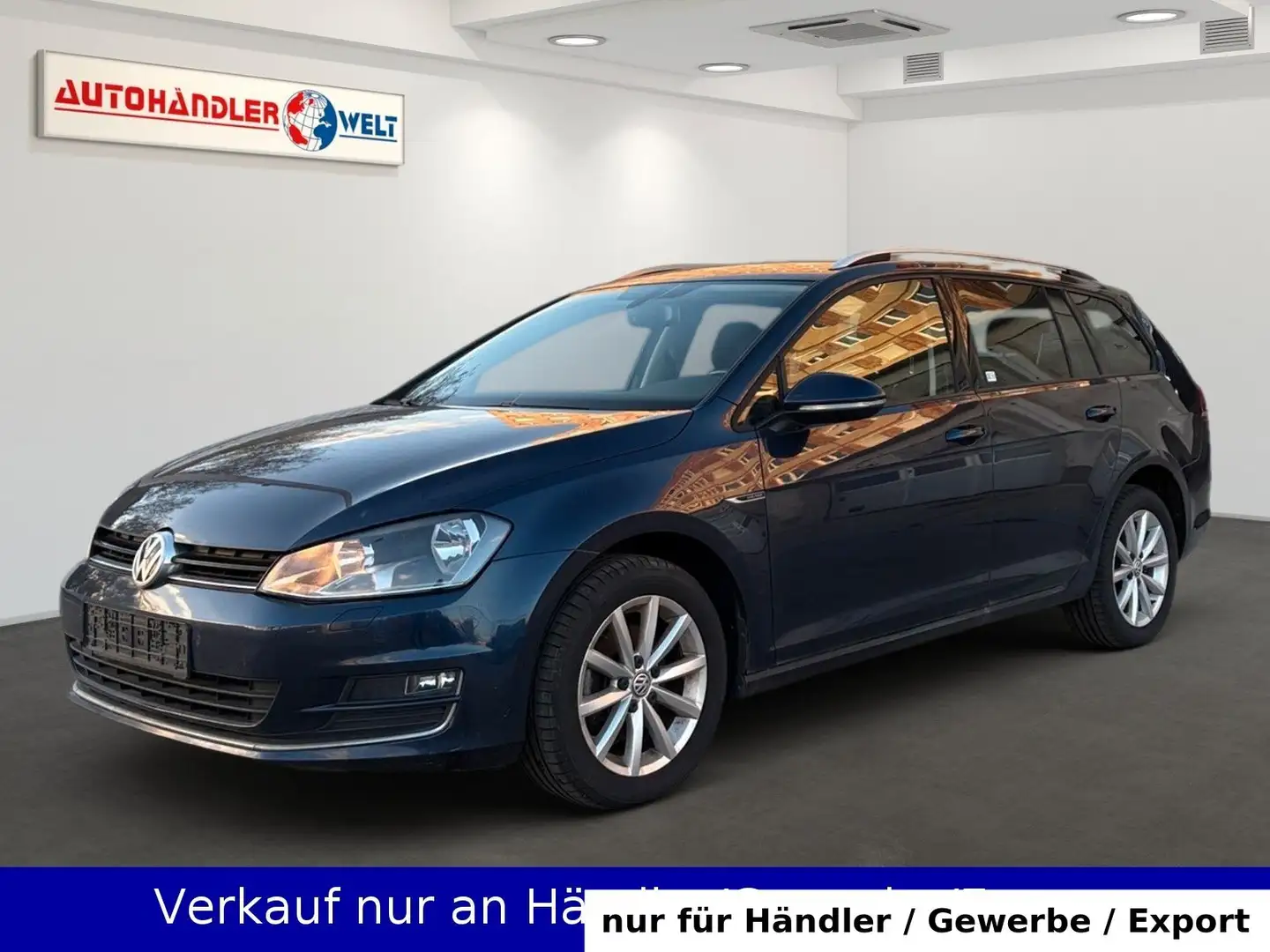 Volkswagen Golf VII Kombi 1.4TSI Automatik AAC SHZ Navi PDC Modrá - 1