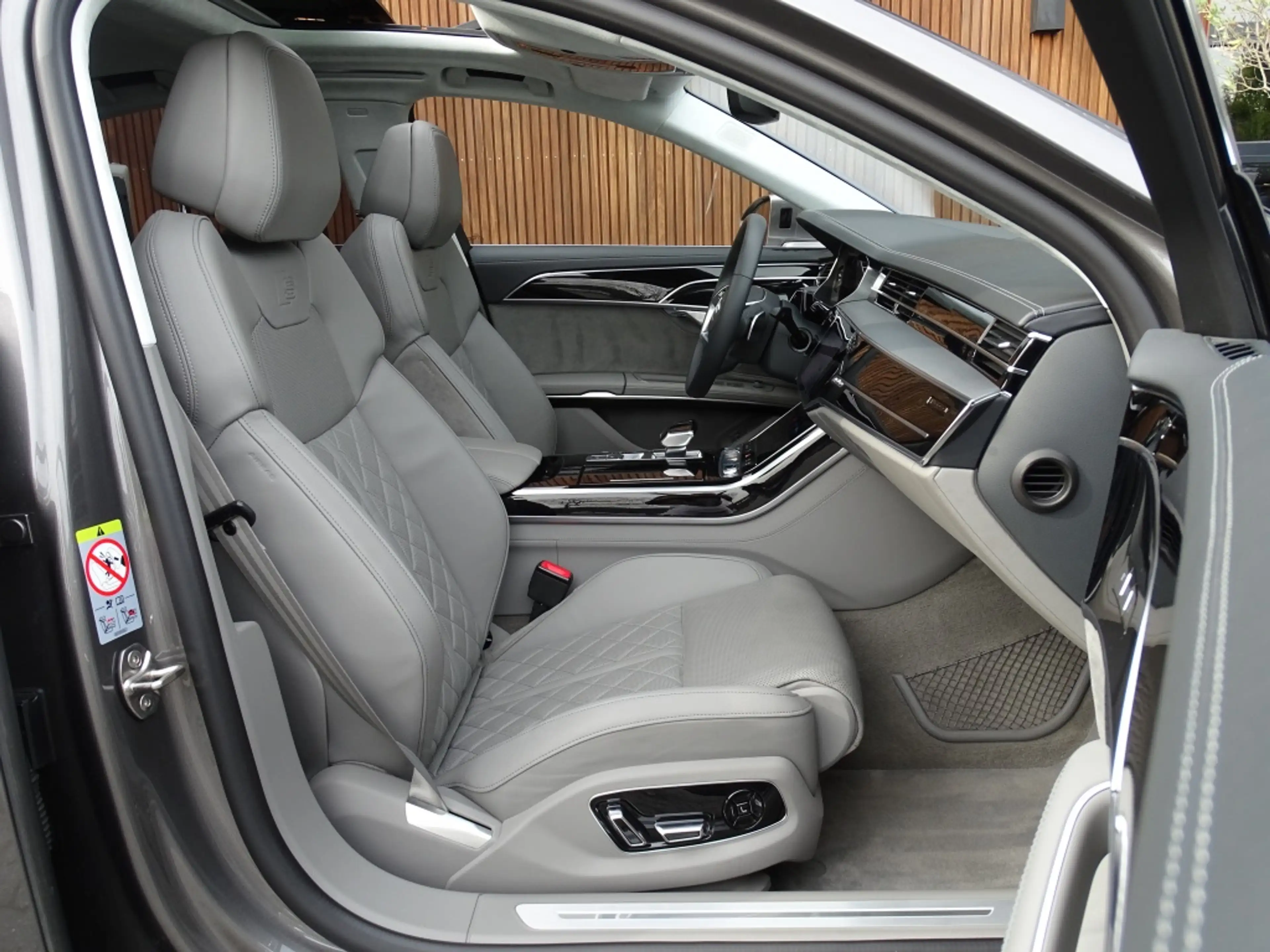 Audi A8 60 TFSie 462PK S-Line / B&O / Alcantara / TV's / S — photo 15