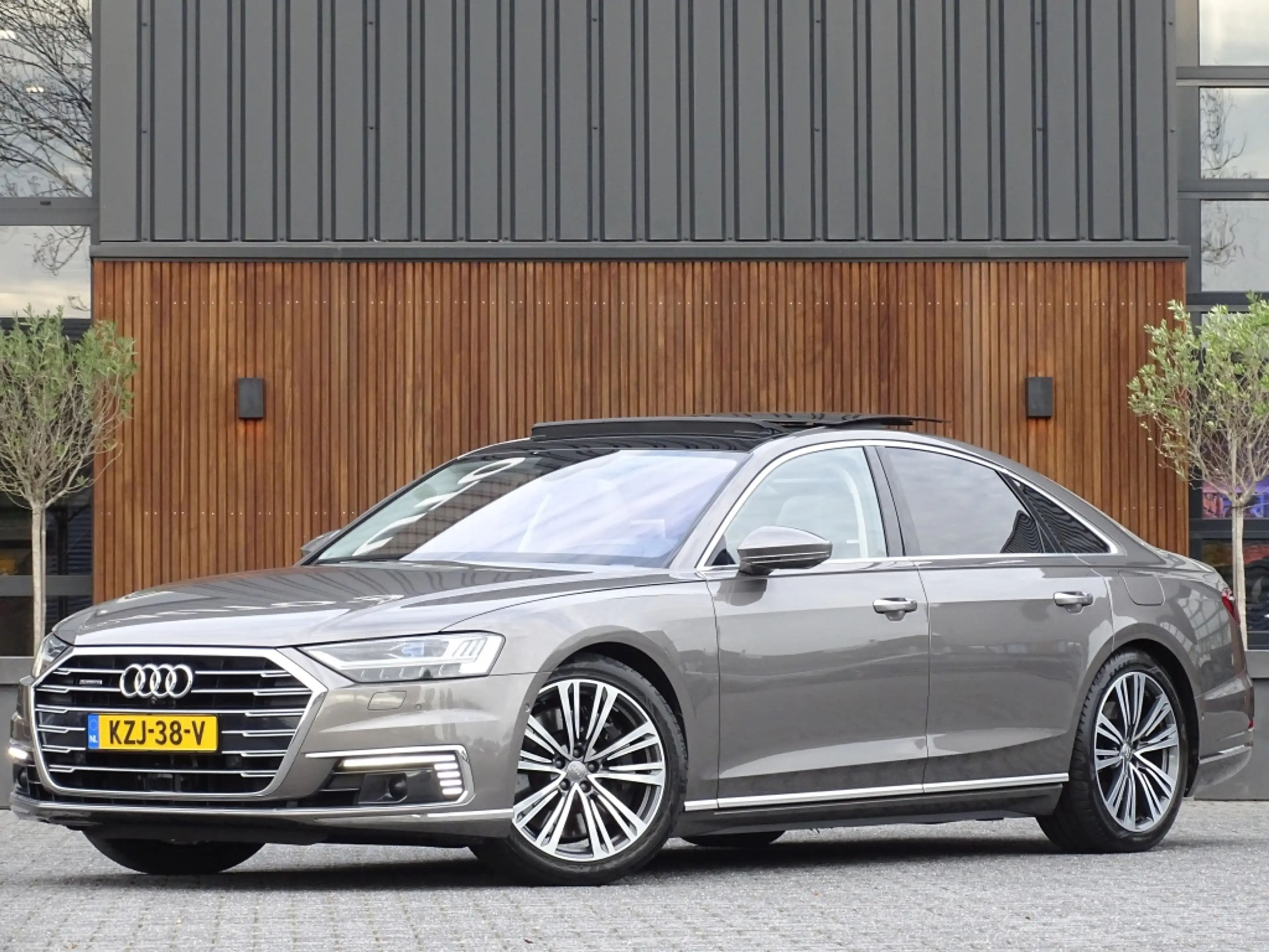 Audi A8 60 TFSie 462PK S-Line / B&O / Alcantara / TV's / S