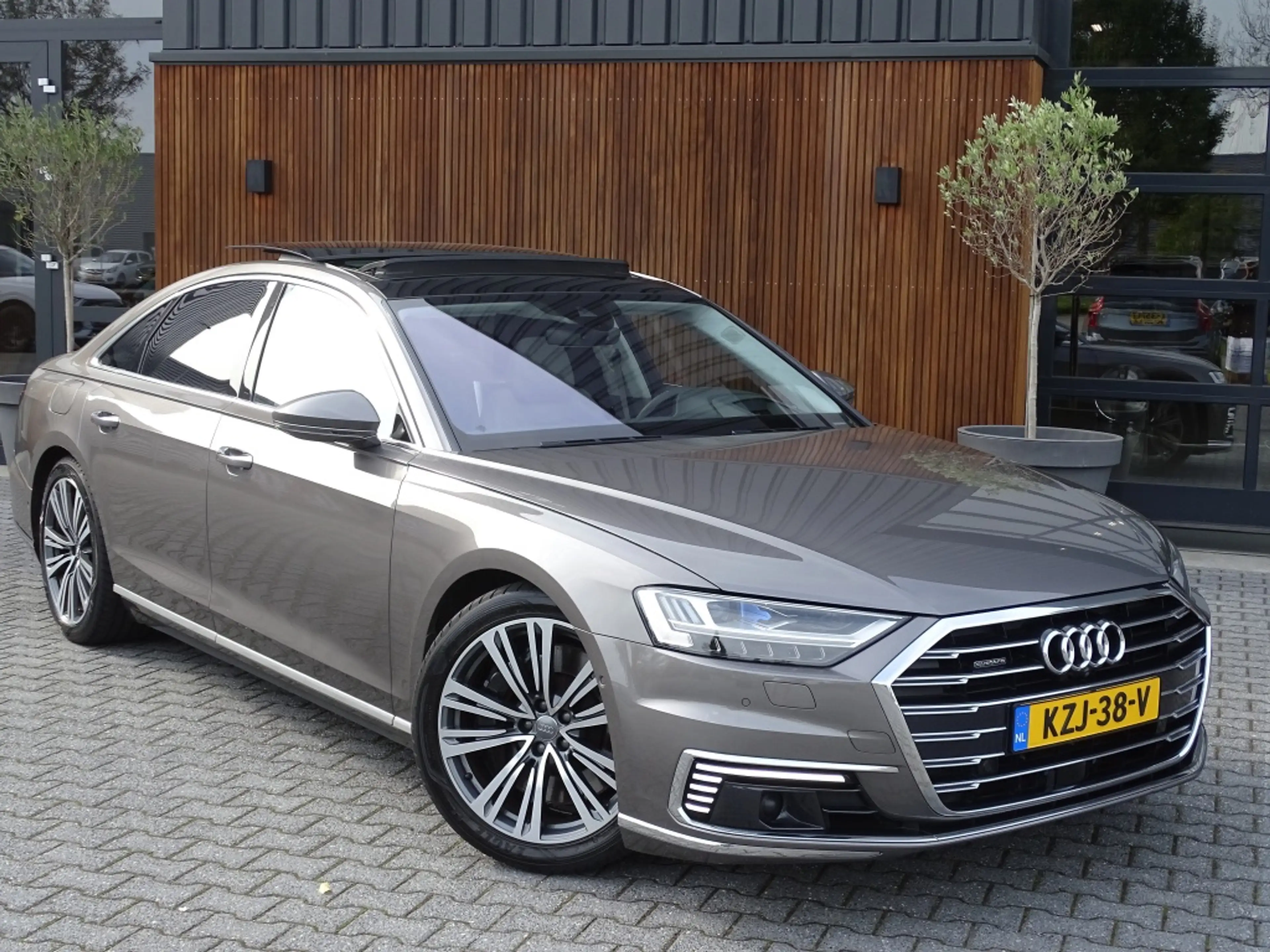 Audi A8 60 TFSie 462PK S-Line / B&O / Alcantara / TV's / S — photo 2