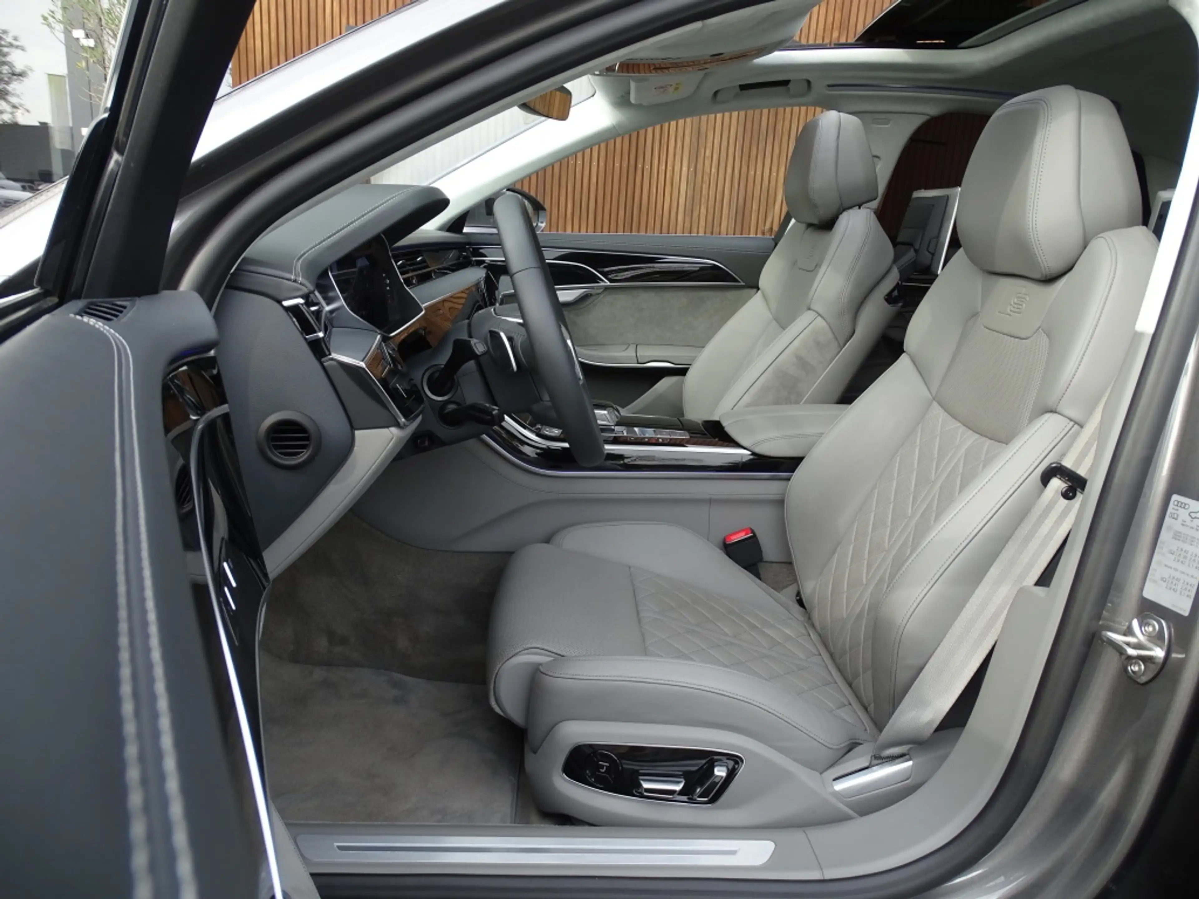 Audi A8 60 TFSie 462PK S-Line / B&O / Alcantara / TV's / S — photo 14
