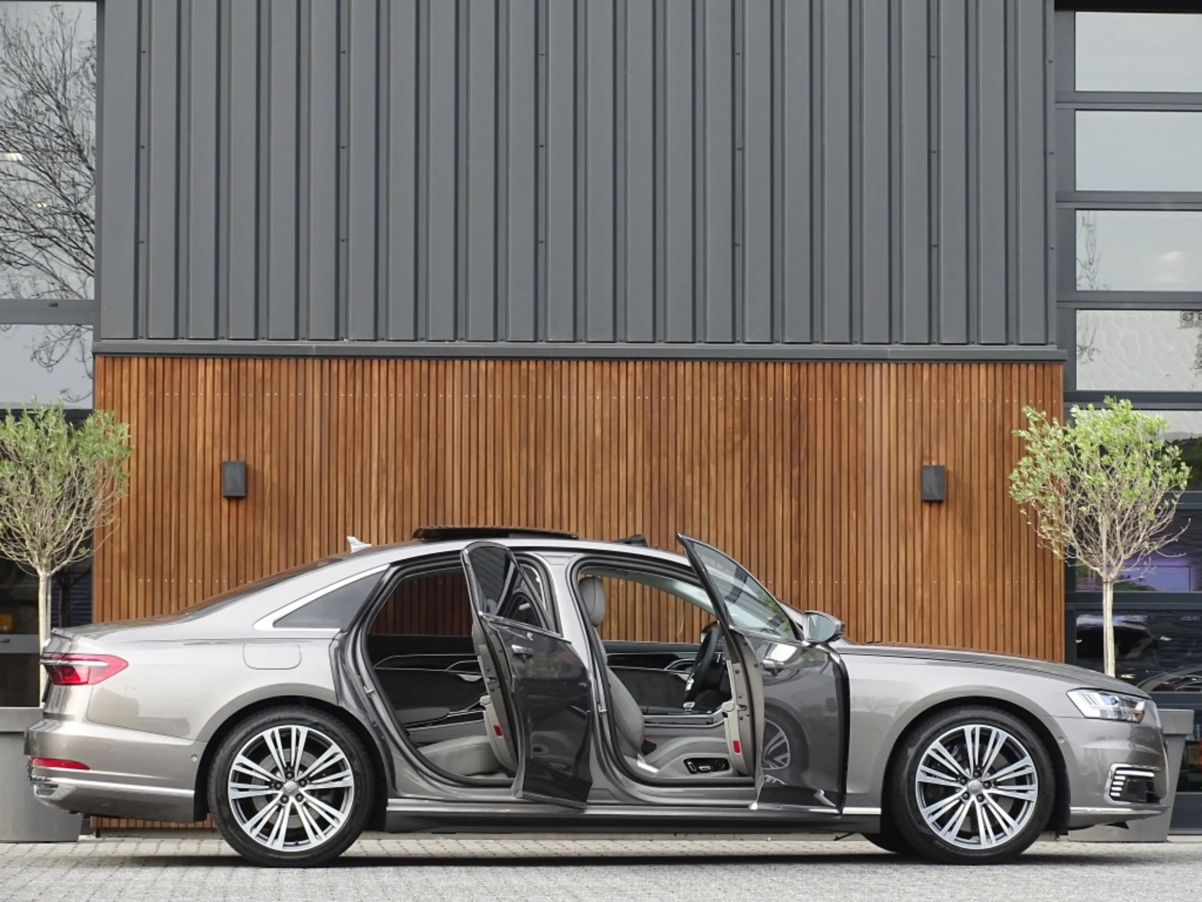 Audi A8 60 TFSie 462PK S-Line / B&O / Alcantara / TV's / S — photo 4