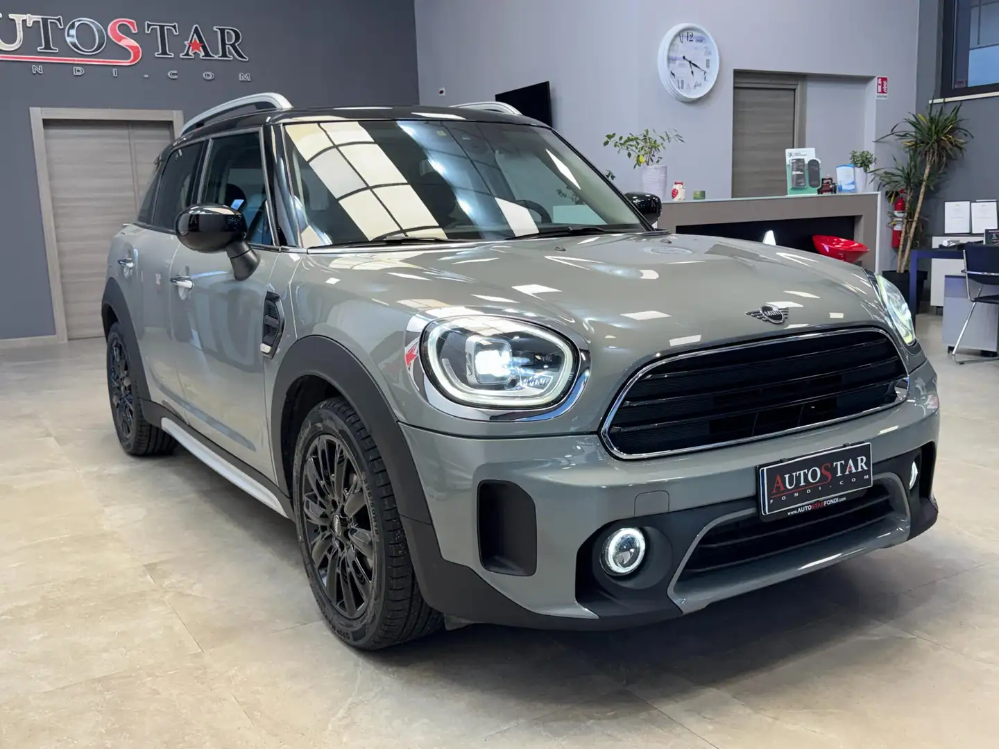 MINI Cooper Countryman 2.0 Cooper D Essential auto Gris - 2