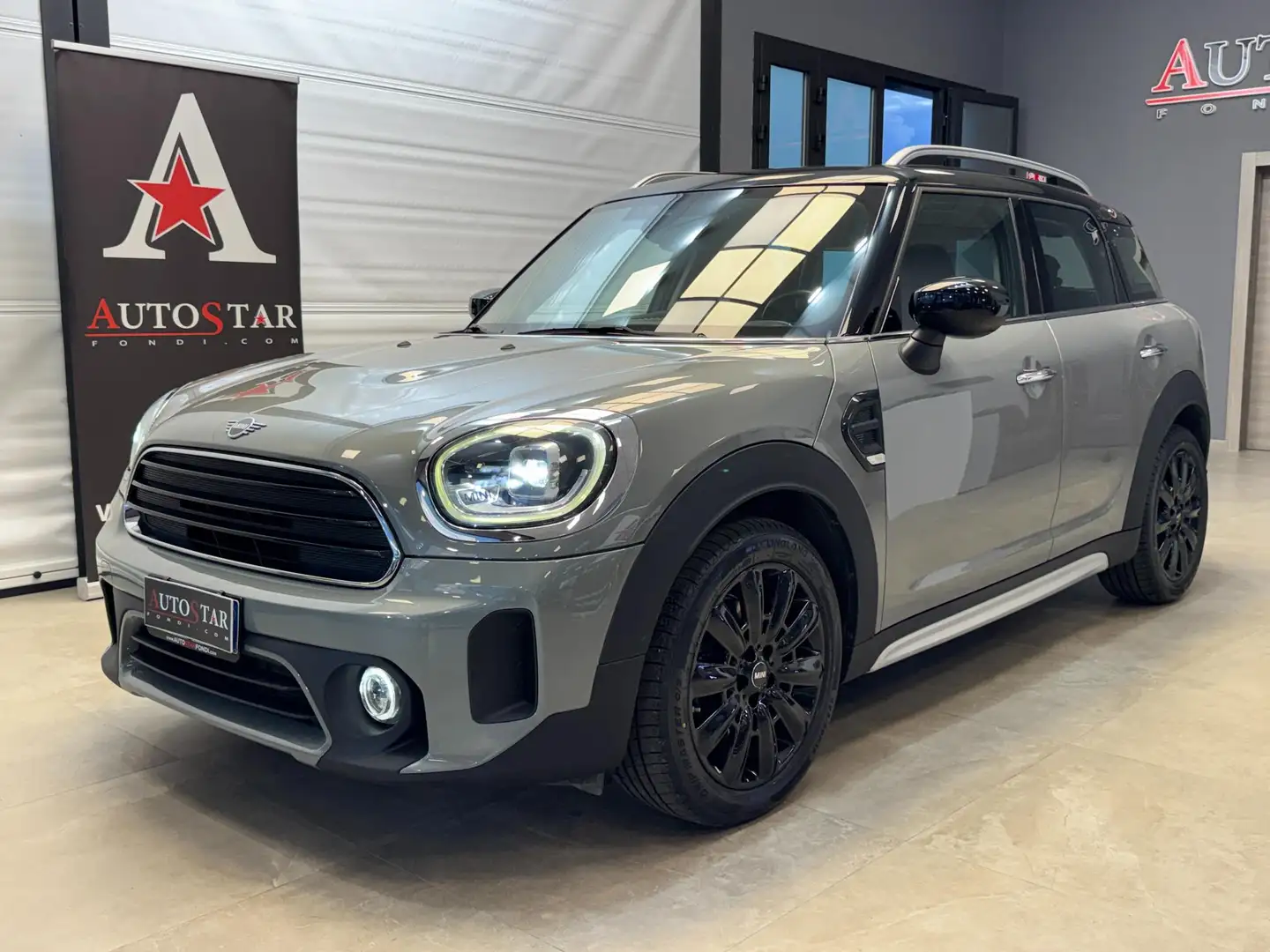 MINI Cooper Countryman 2.0 Cooper D Essential auto Gris - 1