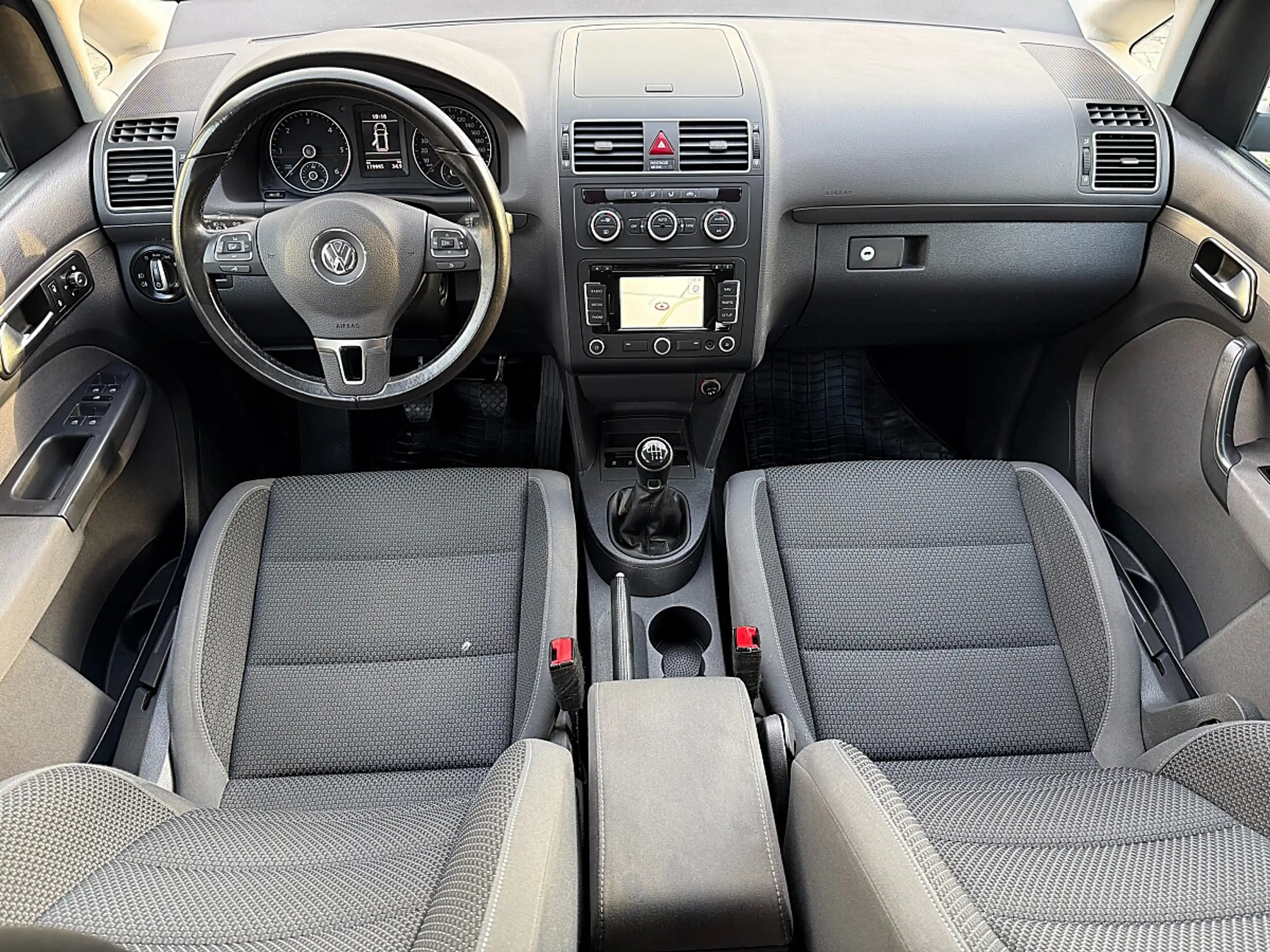 Volkswagen Touran 1.6 TDI Comf.ANHÄNGERKUPP.-NAVI-1/3 ZINSFREI FI... — photo 4