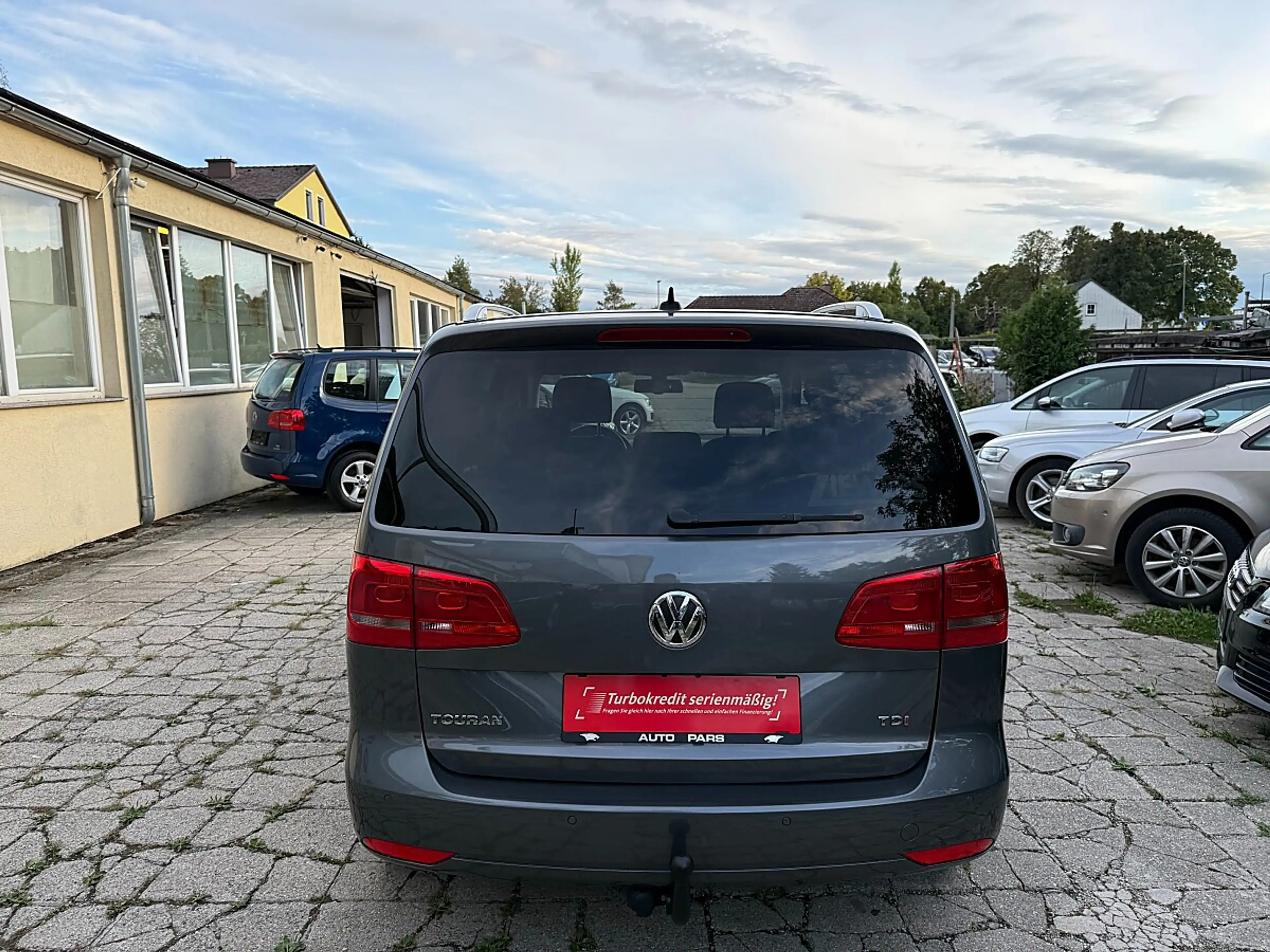 Volkswagen Touran 1.6 TDI Comf.ANHÄNGERKUPP.-NAVI-1/3 ZINSFREI FI... — photo 7