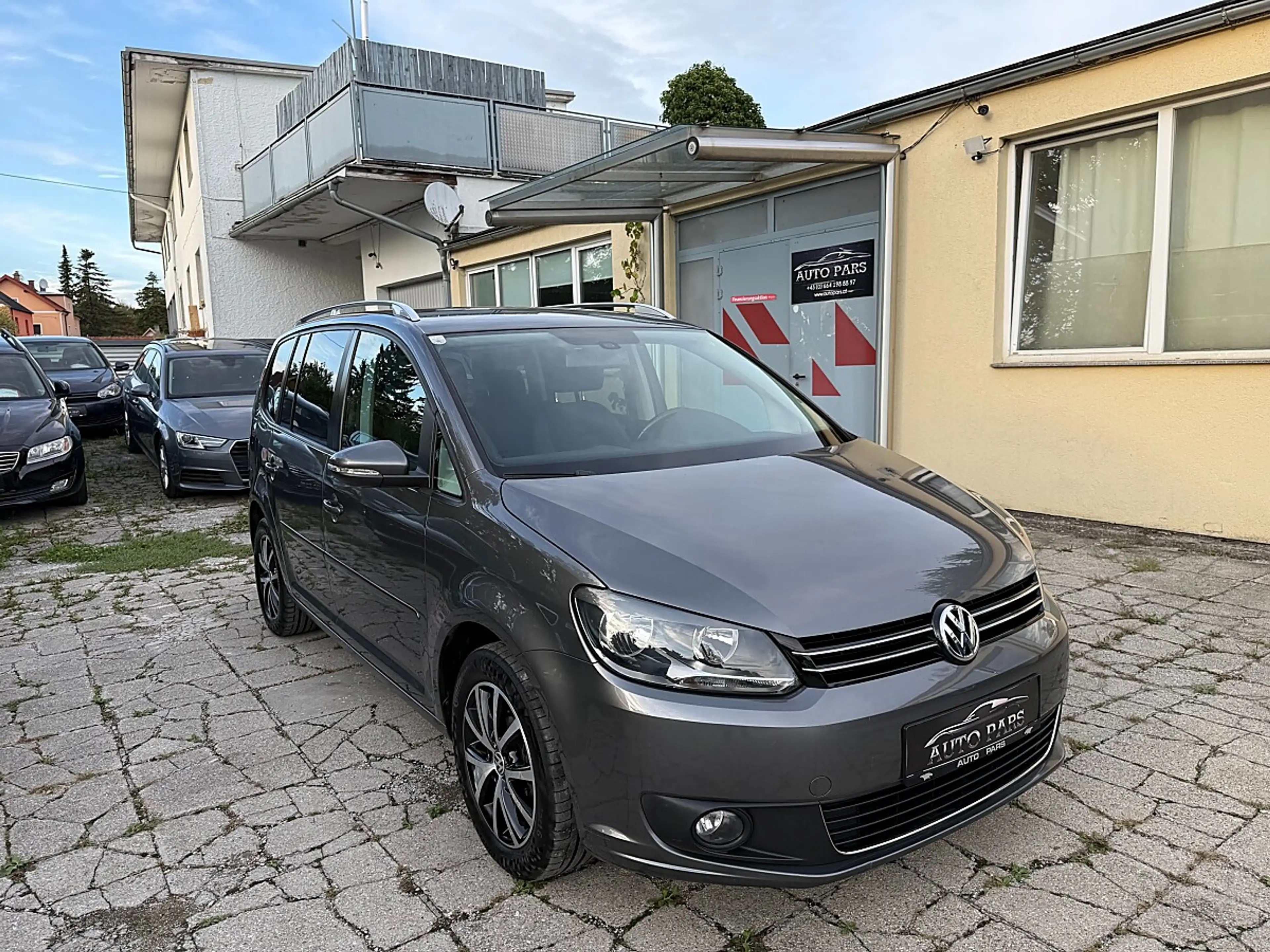 Volkswagen Touran 1.6 TDI Comf.ANHÄNGERKUPP.-NAVI-1/3 ZINSFREI FI... — photo 3