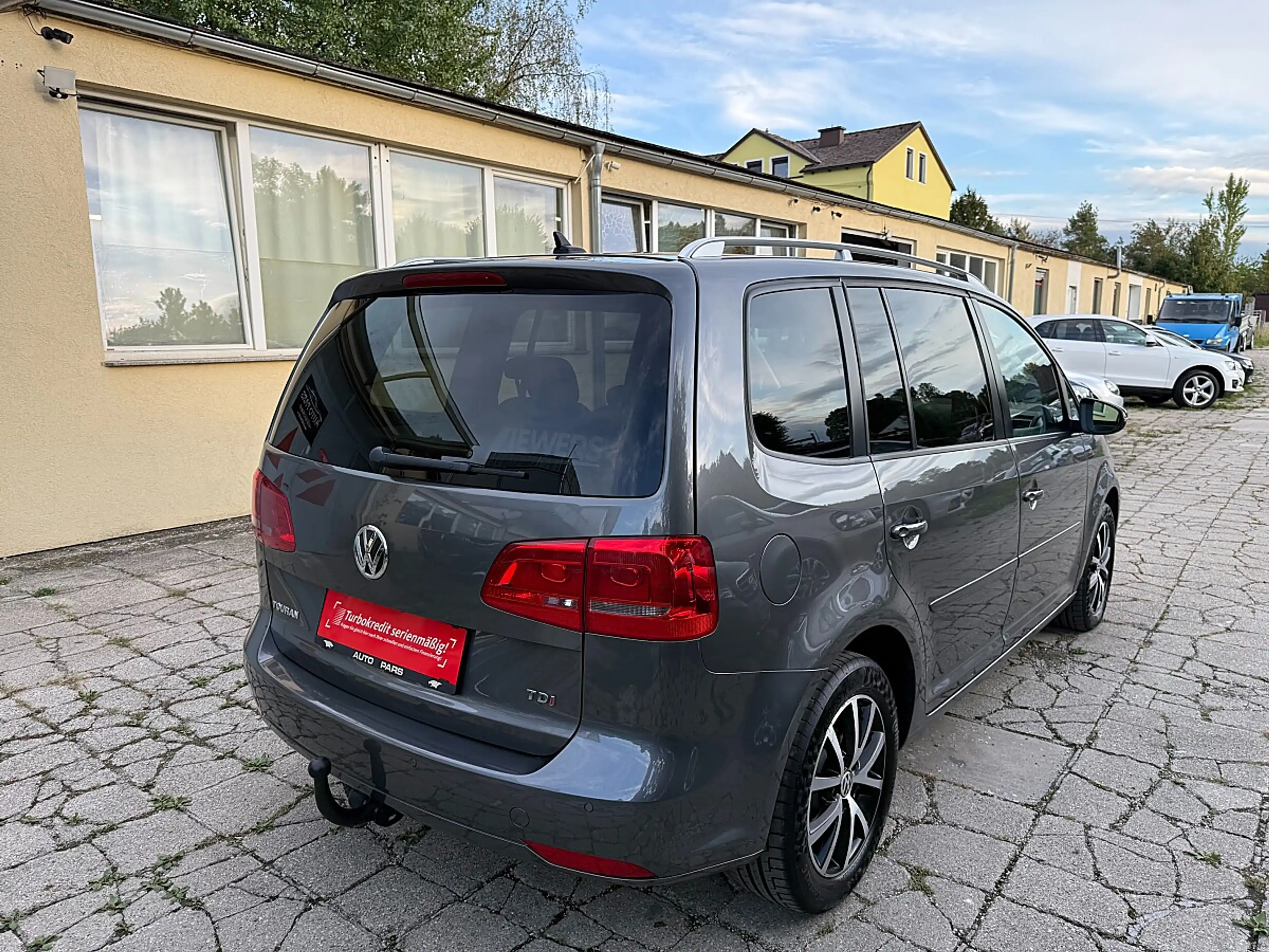 Volkswagen Touran 1.6 TDI Comf.ANHÄNGERKUPP.-NAVI-1/3 ZINSFREI FI... — photo 6
