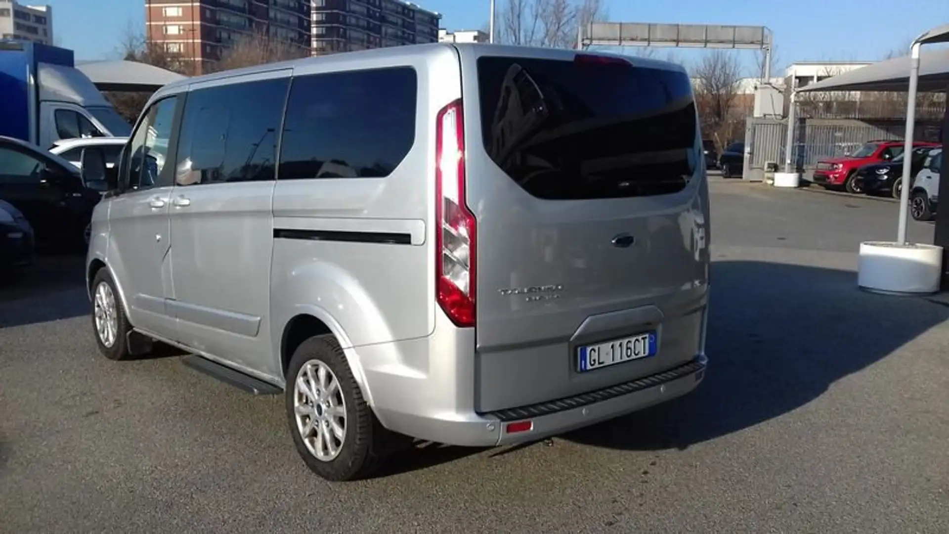 Ford Tourneo Custom TOURNEO CUSTOM 320 L1H1 9 POSTI TITANIUM 2.0TDCI Šedá - 2