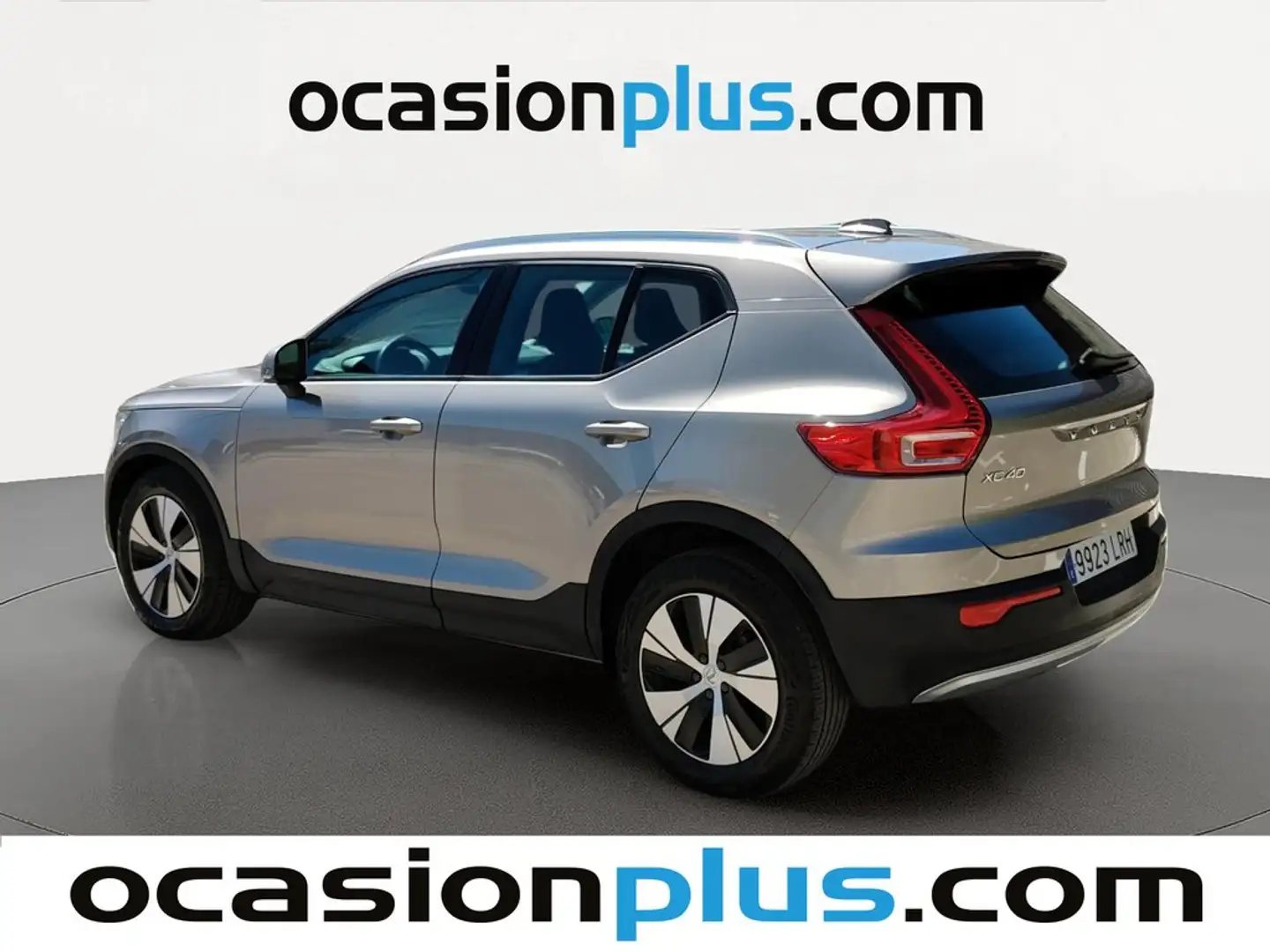 Volvo XC40 T3 Momentum Pro Aut. Gris - 2