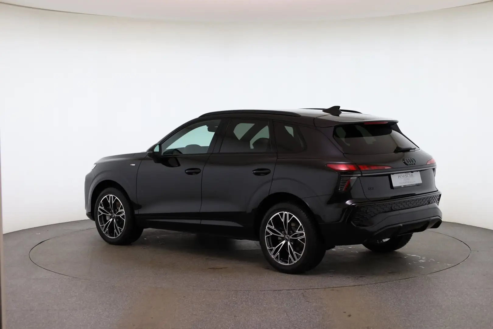 Audi Q3 TDI 110 kW Schwarz - 2