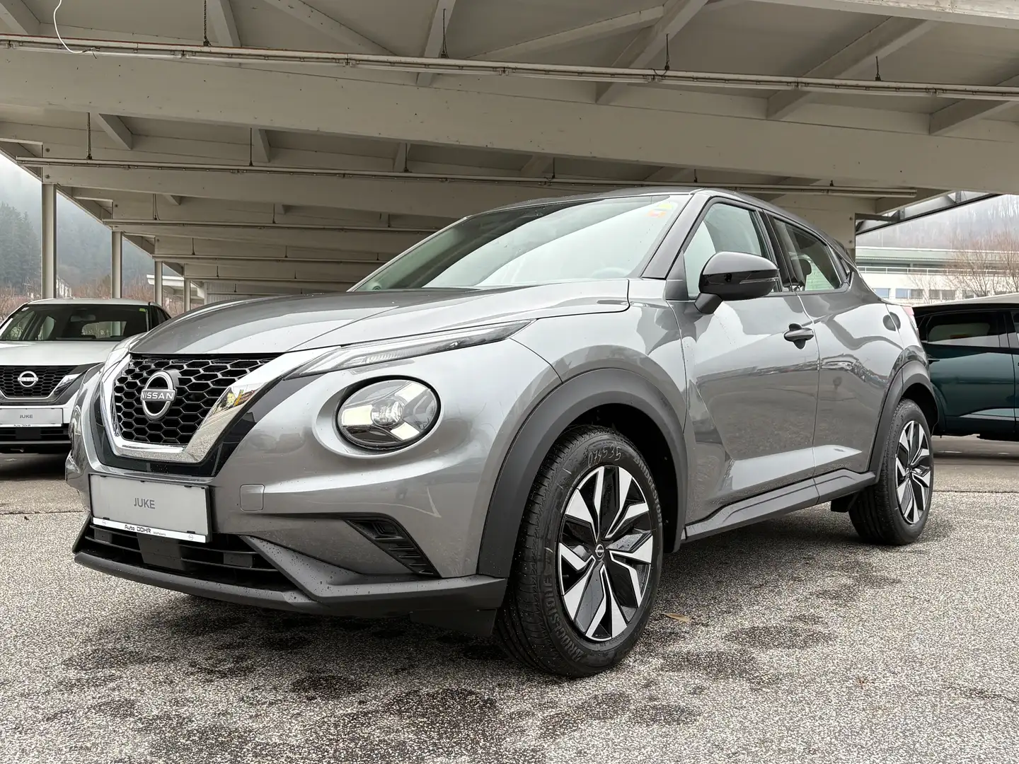 Nissan Juke Juke 1,0 DIG-T Acenta+ DCT *Winterpaket* Grau - 2