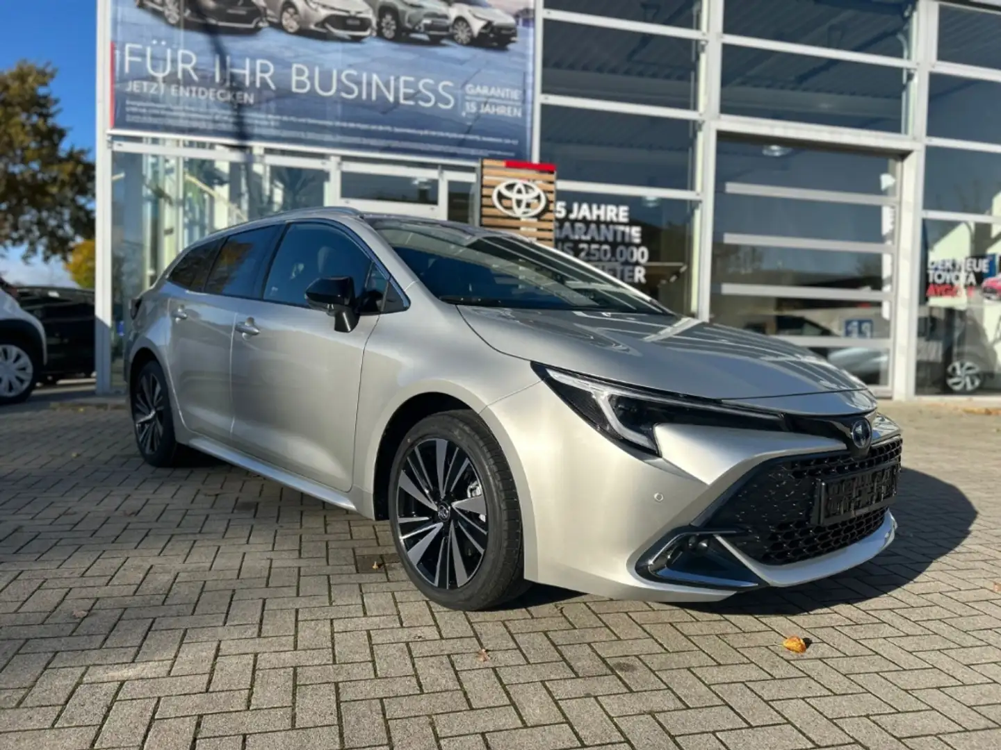 Toyota Corolla 2,0l Hybrid TS Teamplayer ACC Navi El. Heckklappe Silber - 1