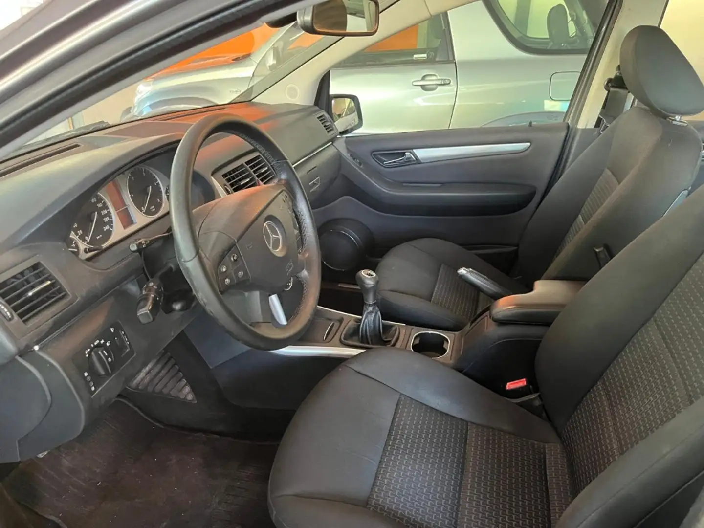 Mercedes-Benz B 180 180CDI Gris - 2