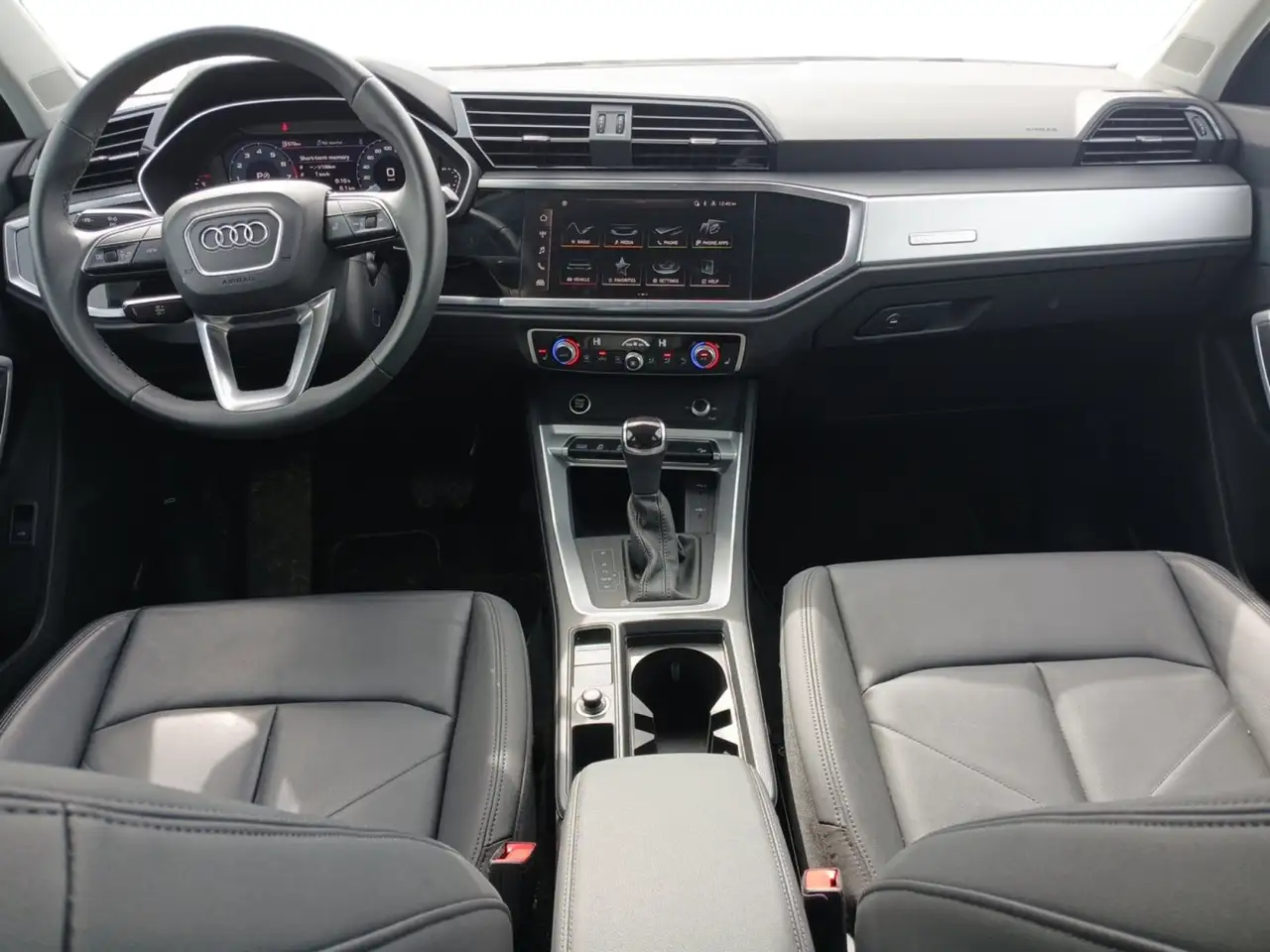 Audi Q3 снимка Audi Q3