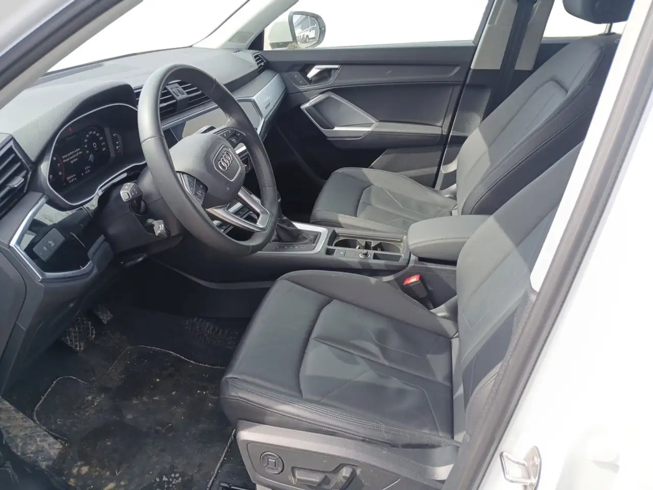 Audi Q3 снимка Audi Q3