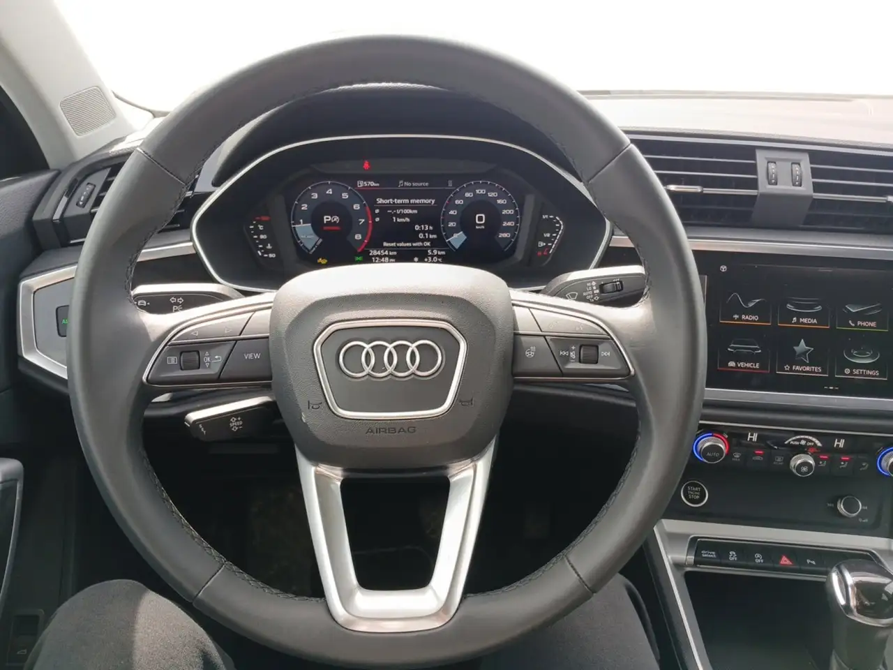 Audi Q3 снимка Audi Q3