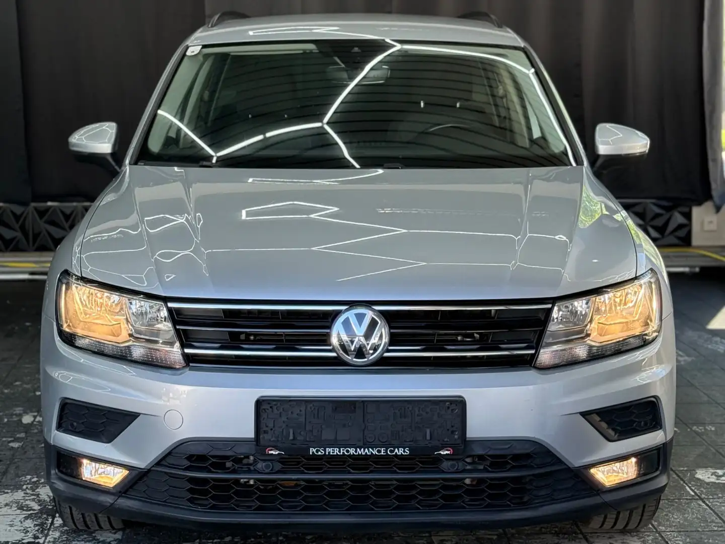 Volkswagen Tiguan 2,0 TDI Comfortline / AHK / R-KAMERA Silber - 2