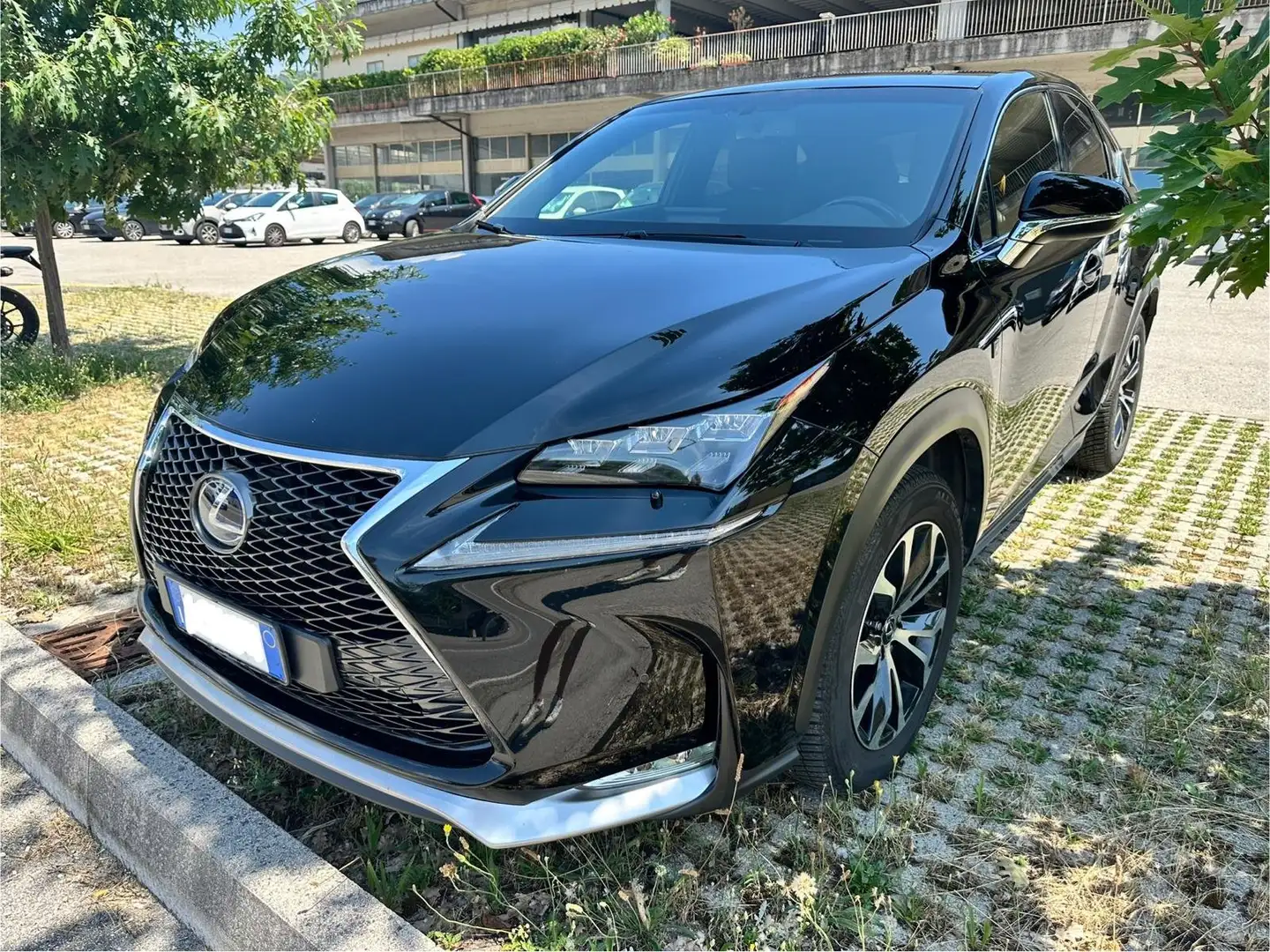 Lexus NX 300h F-Sport 4WD Czarny - 1