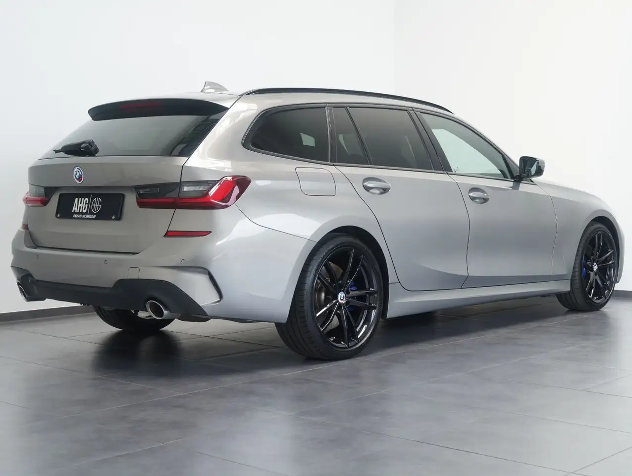 BMW 320 d xDrive Touring M Sport INDIVIDUAL/HERITAGE 3