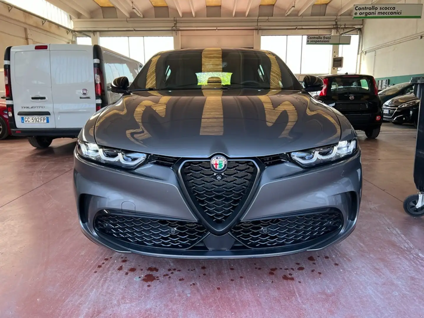Alfa Romeo Tonale 1.5 Hybrid Sprint Grau - 2