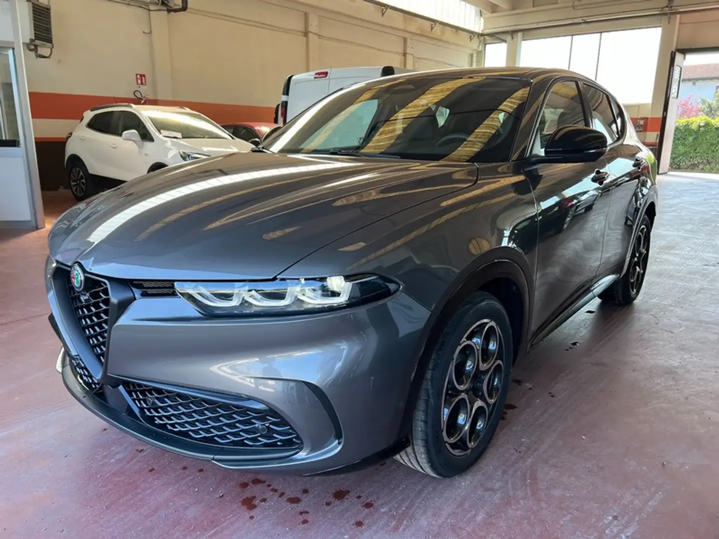 Alfa Romeo Tonale 1.5 Hybrid Sprint Grau - 1
