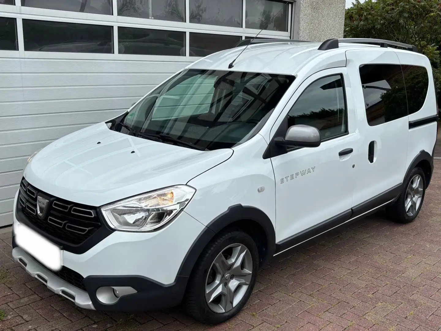 Dacia Dokker Stepway LPG Benzin KLIMA | PDC | NAVI Weiß - 2